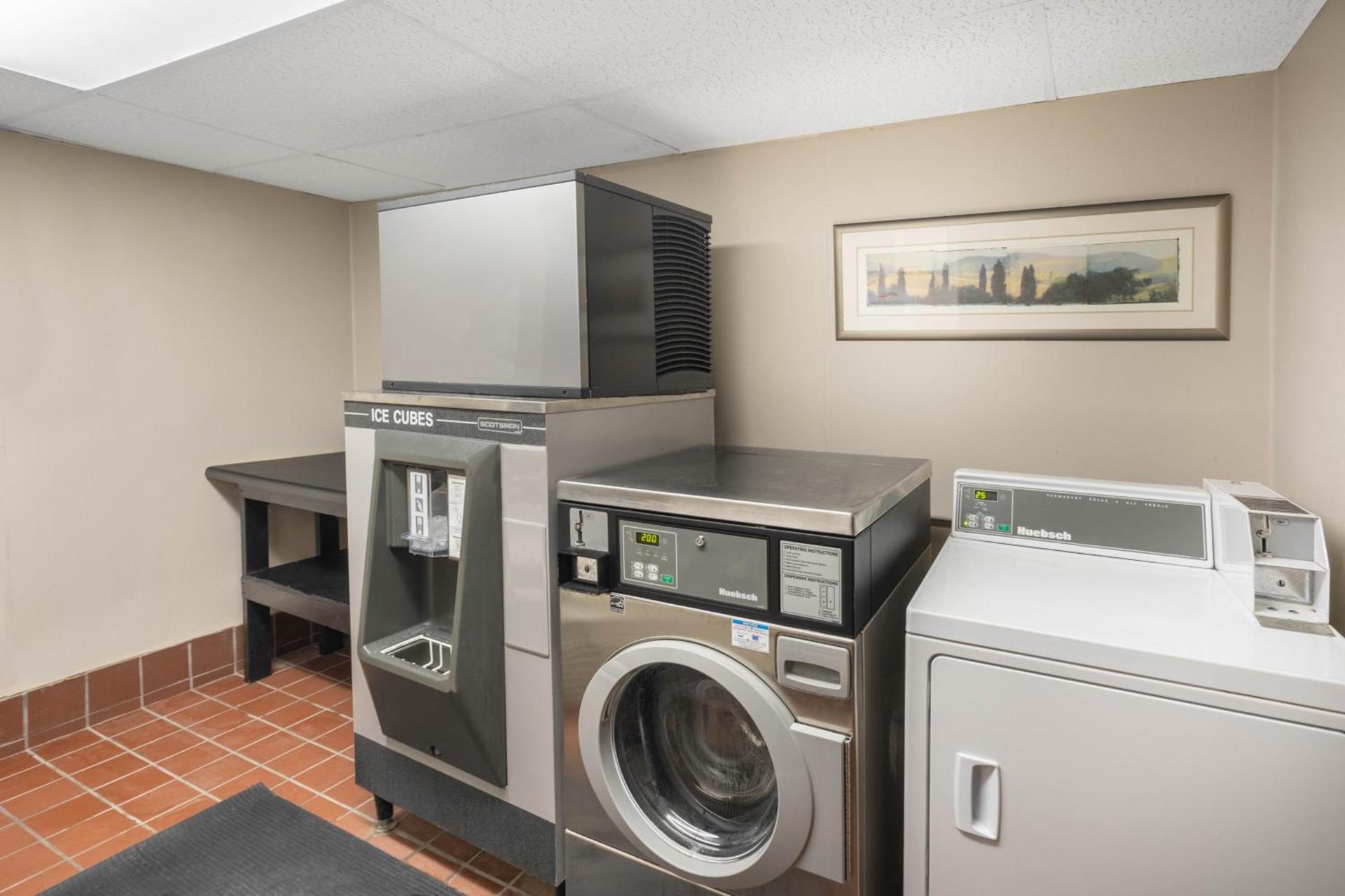 Baymont by Wyndham Murfreesboro photo 42