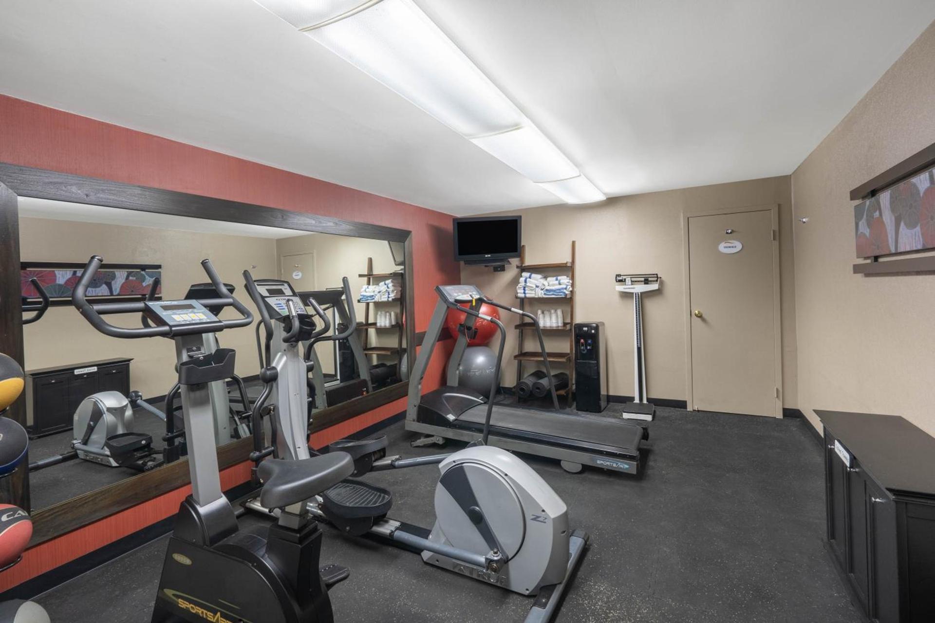 Baymont by Wyndham Murfreesboro photo 44