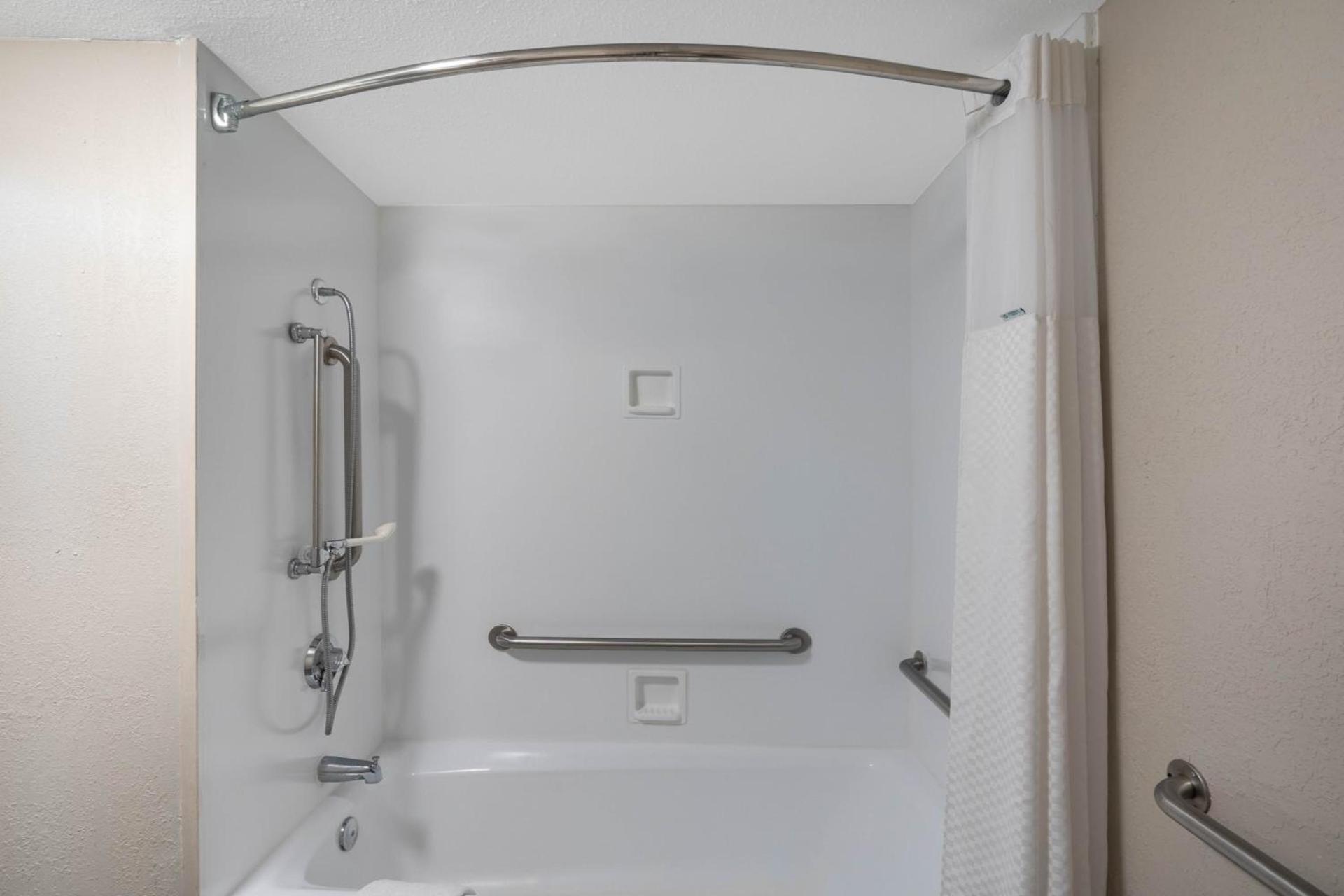 Baymont by Wyndham Murfreesboro photo 51