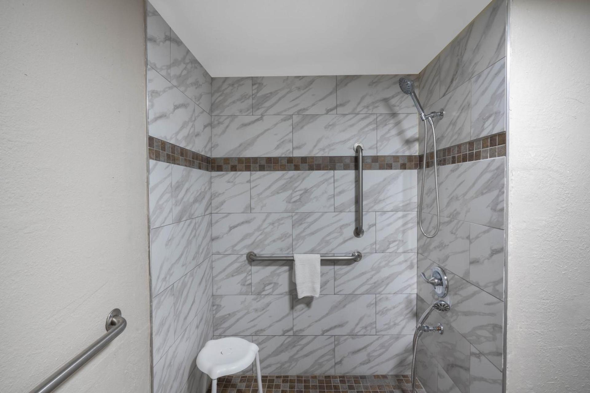 Baymont by Wyndham Murfreesboro photo 52