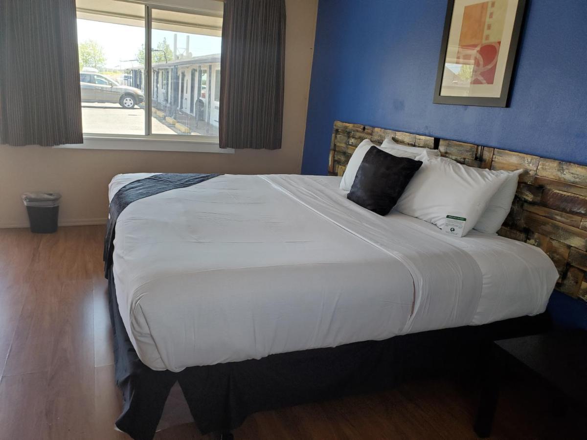 PineCrest Inn & Suites photo 10