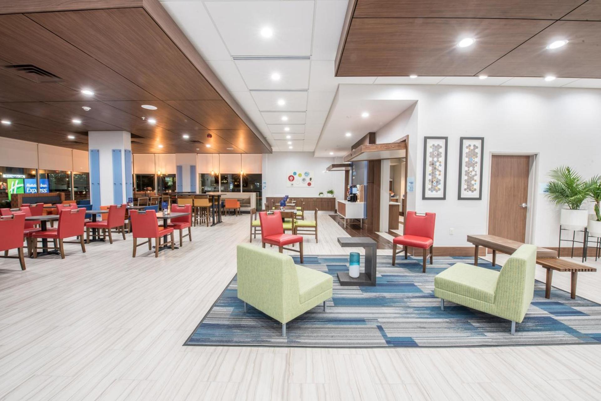 Holiday Inn Express & Suites - Houston Westchase - Westheimer by IHG photo 32