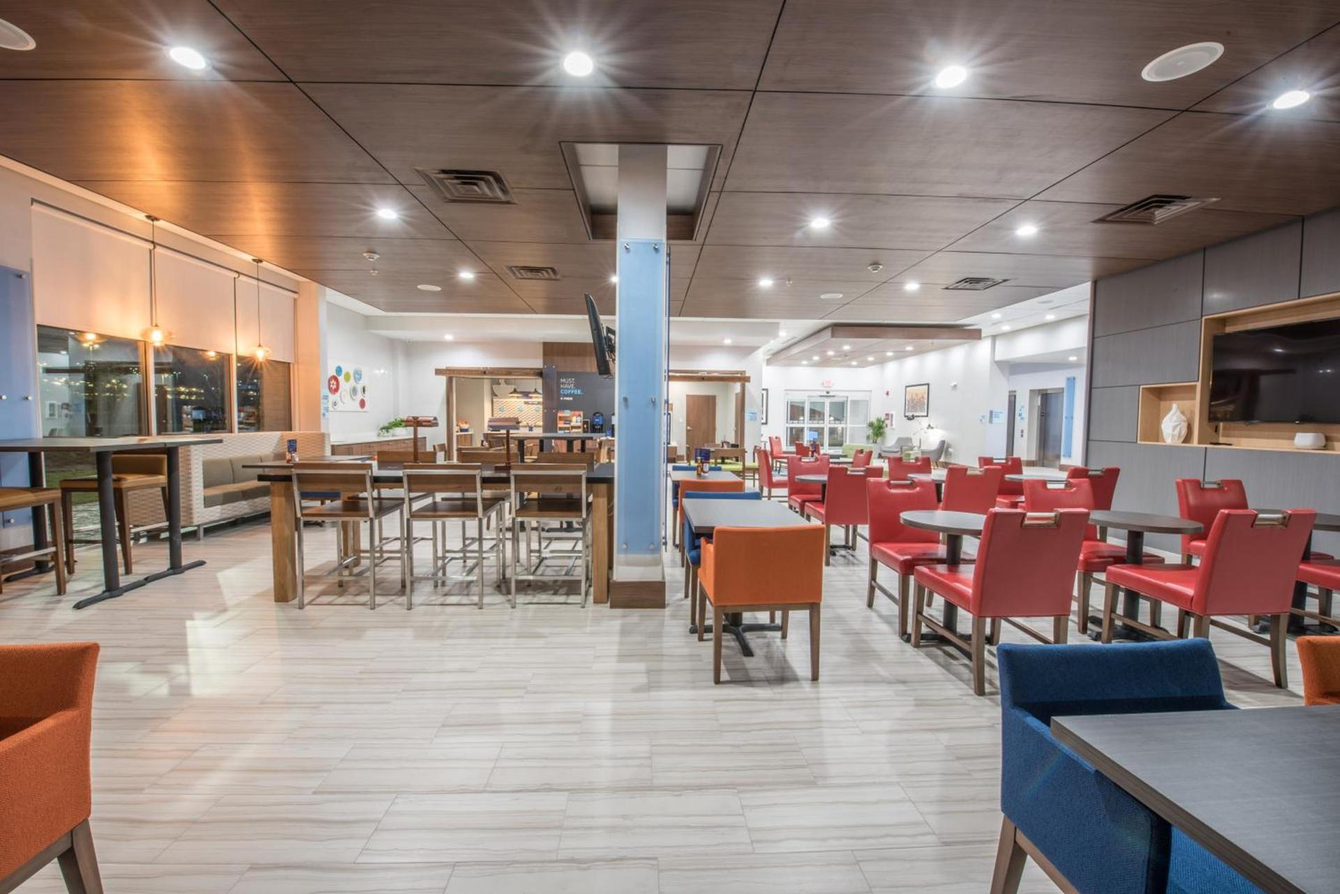 Holiday Inn Express & Suites - Houston Westchase - Westheimer by IHG photo 5
