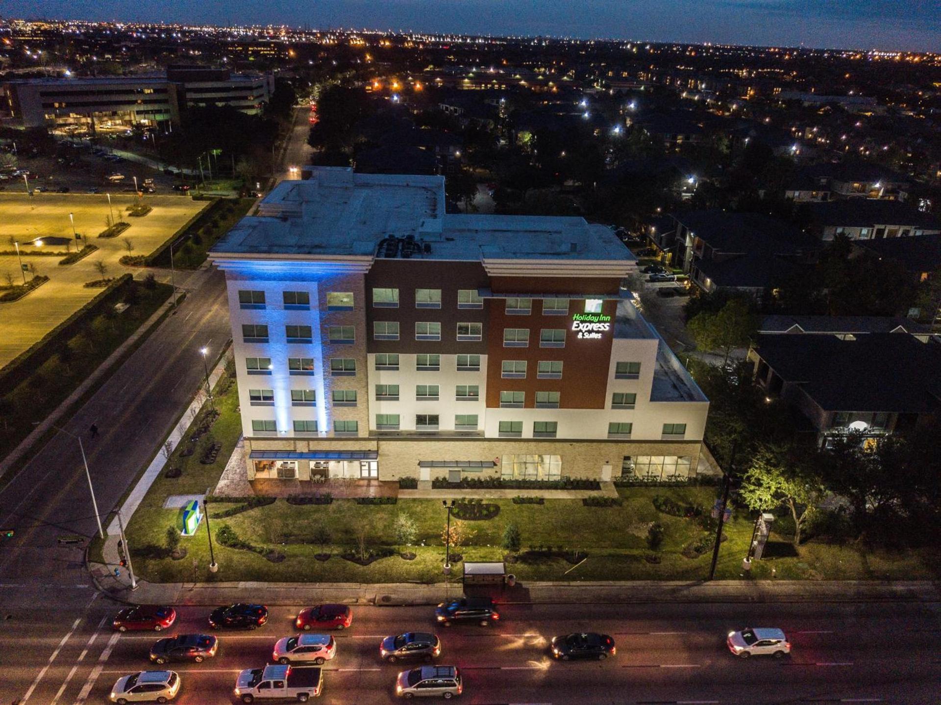 Holiday Inn Express & Suites - Houston Westchase - Westheimer by IHG photo 2
