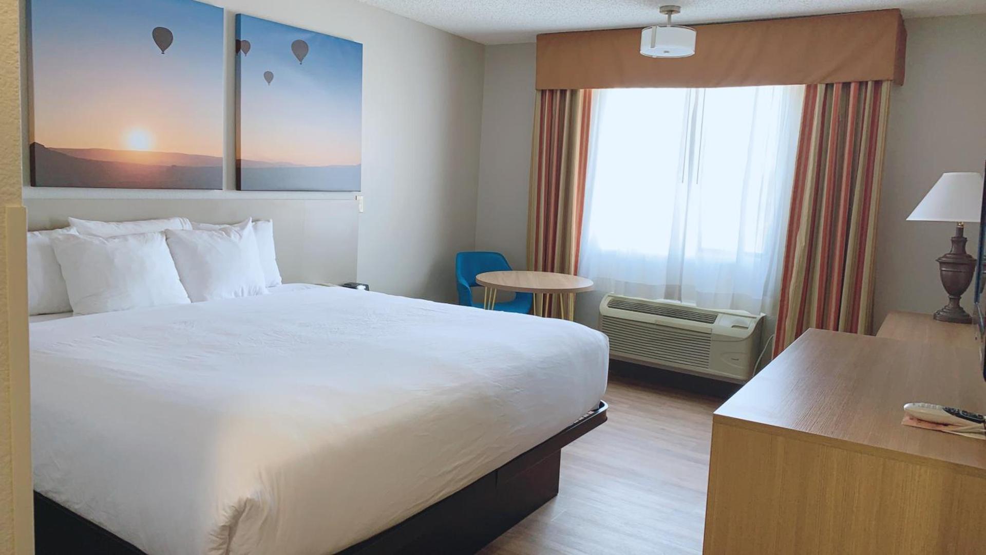 Days Inn by Wyndham Bernalillo photo 8