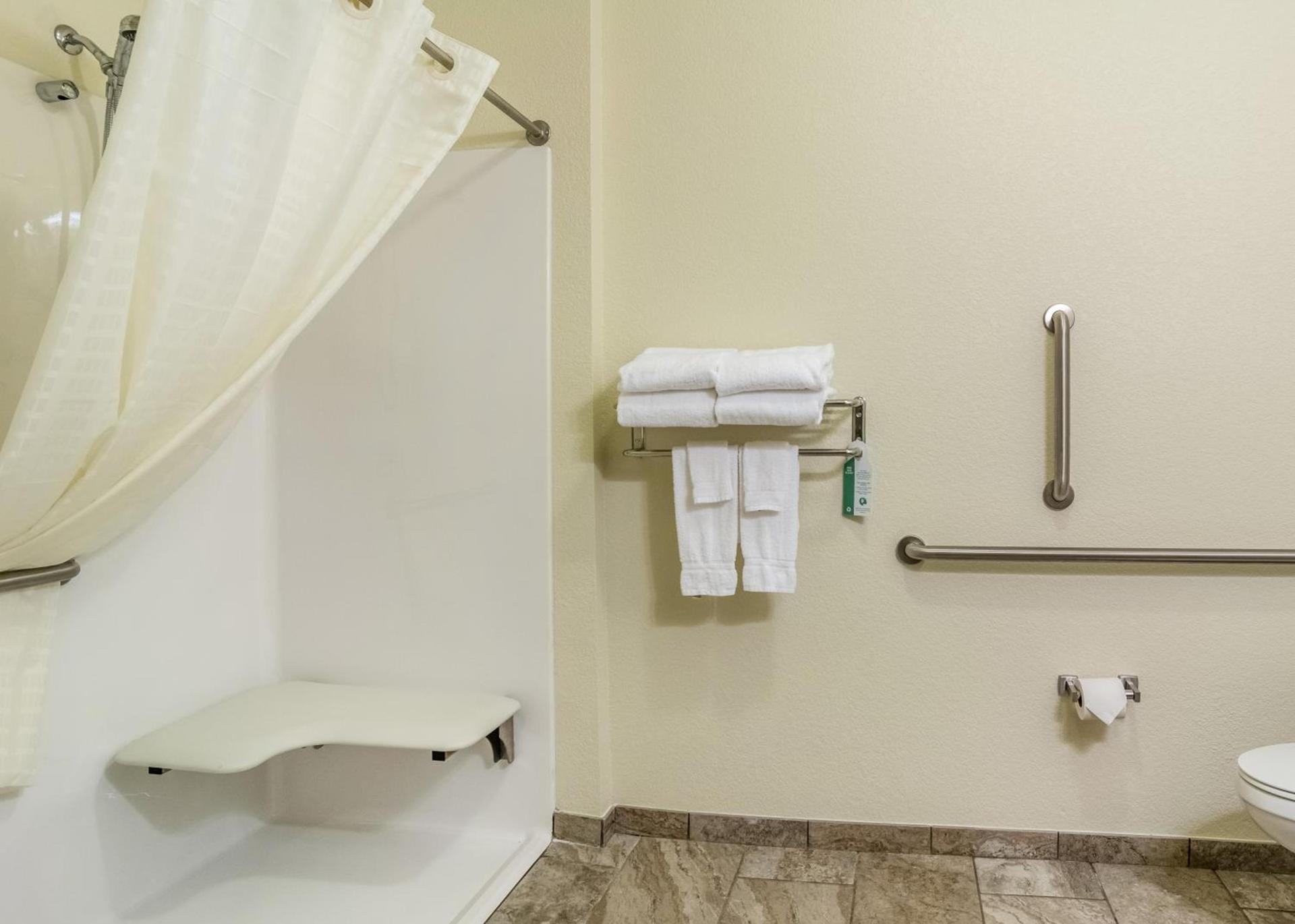 Cobblestone Hotel & Suites - Andrews photo 3