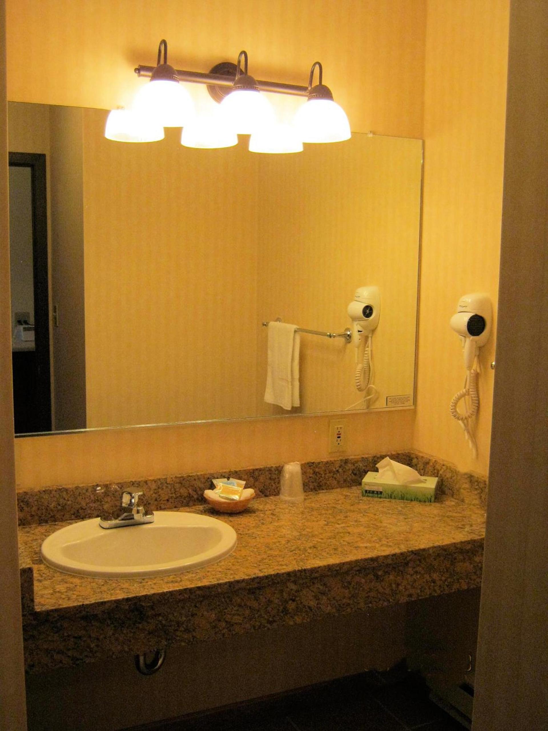Stagecoach Inn & Suites photo 14