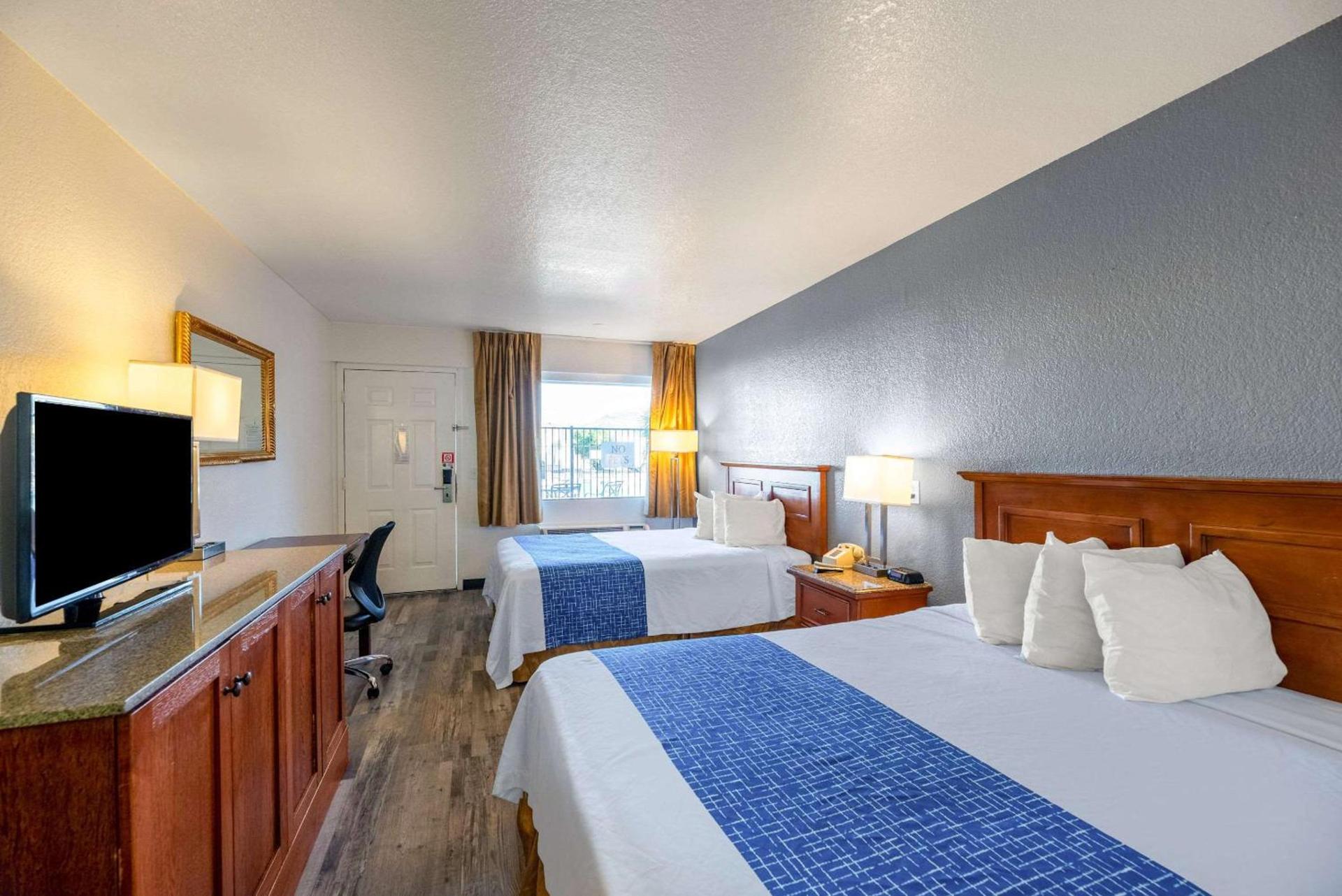 Econo Lodge Phoenix North I-17 photo 11