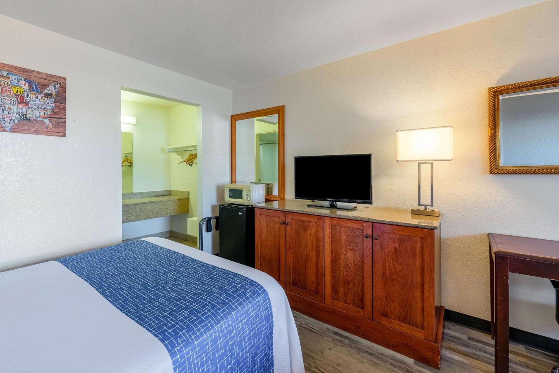 Econo Lodge Phoenix North I-17 photo 12