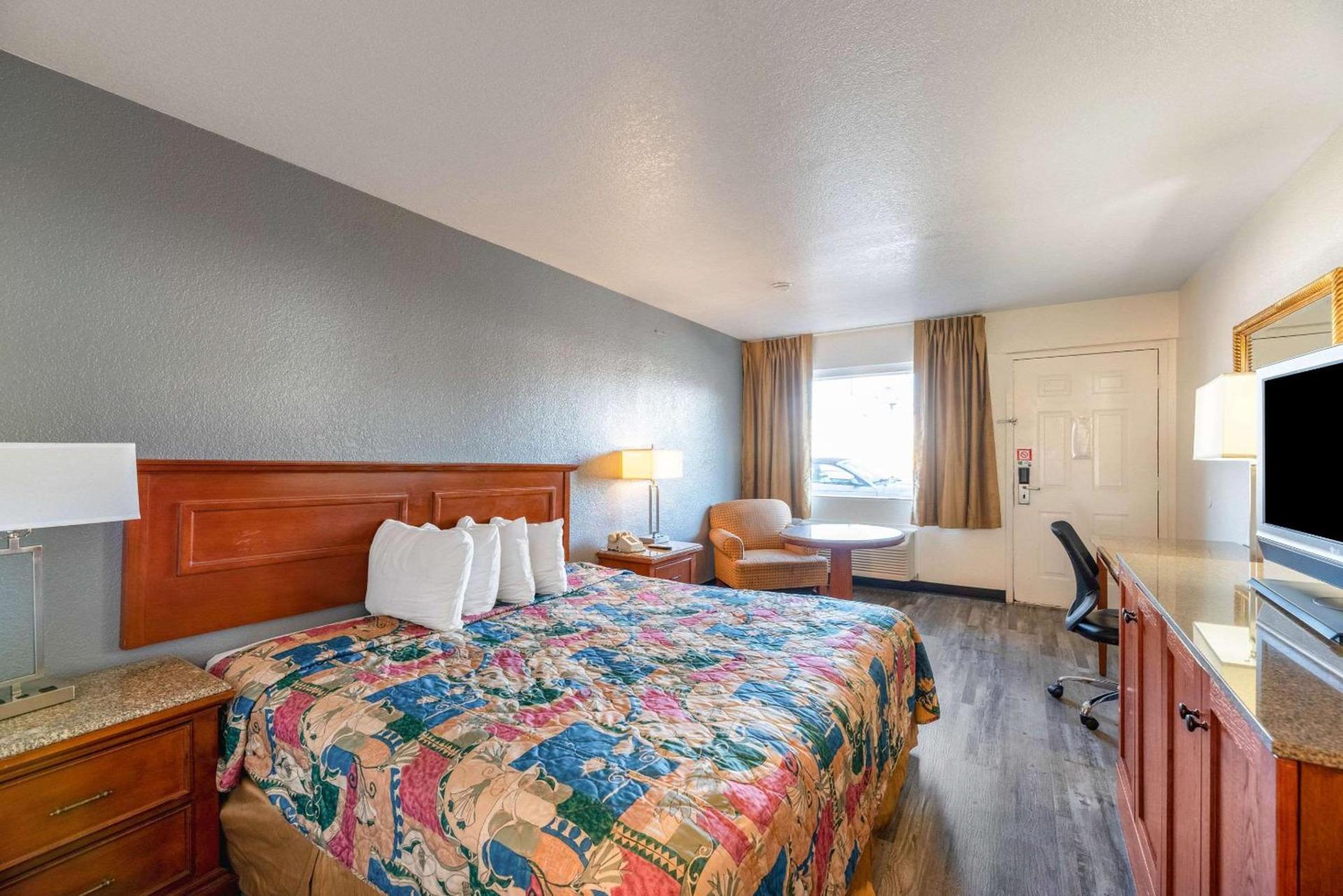 Econo Lodge Phoenix North I-17 photo 9