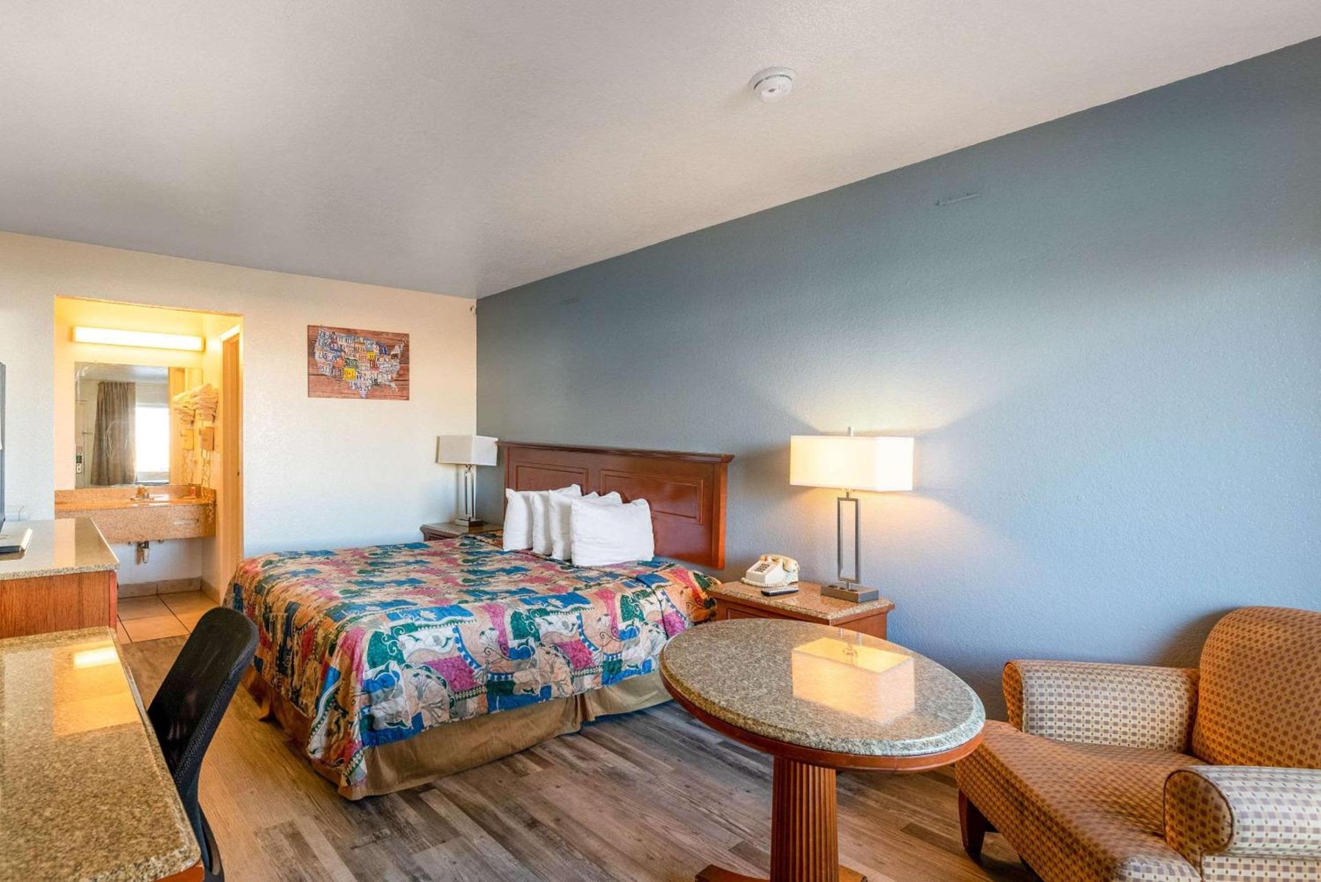 Econo Lodge Phoenix North I-17 photo 8