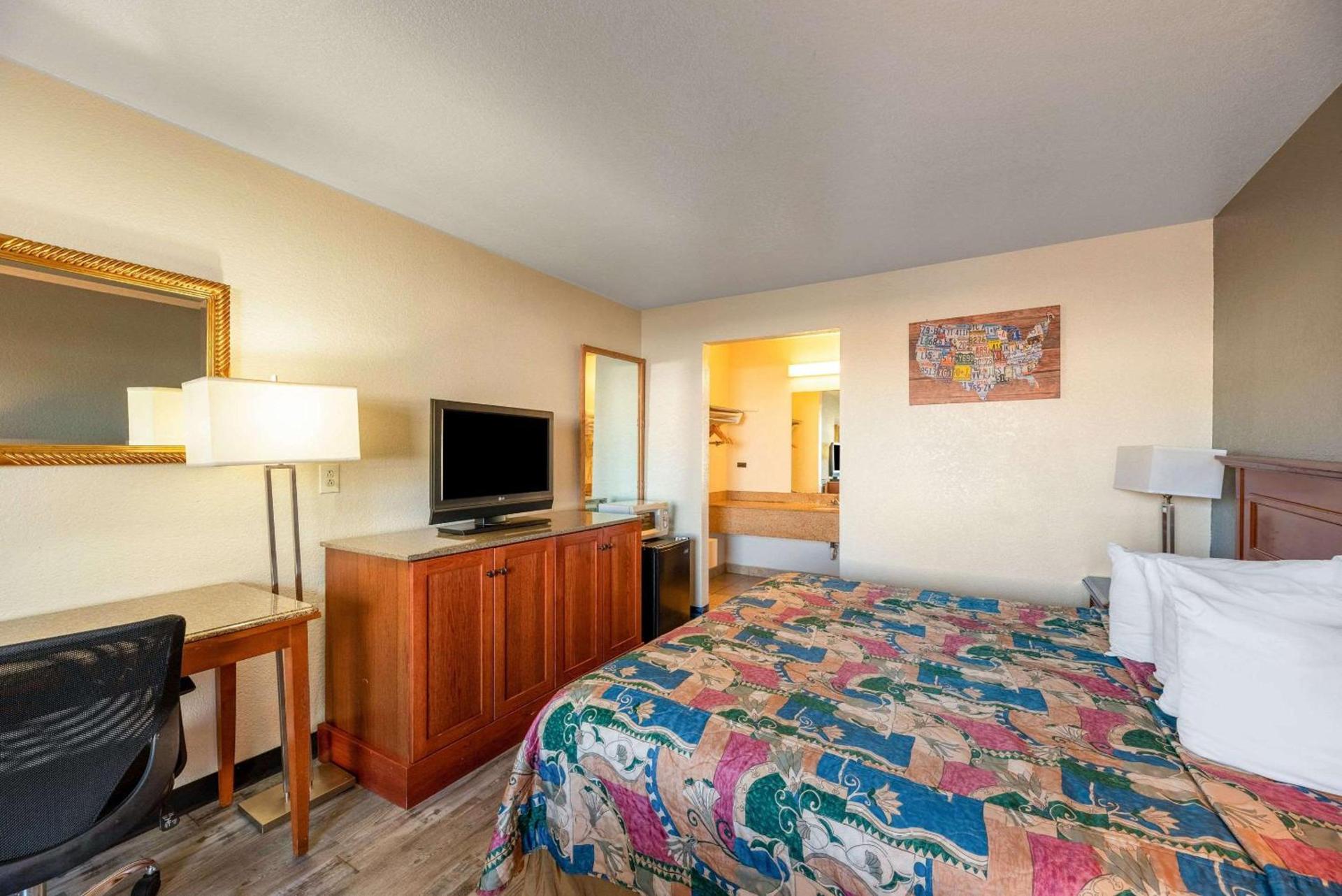 Econo Lodge Phoenix North I-17 photo 10