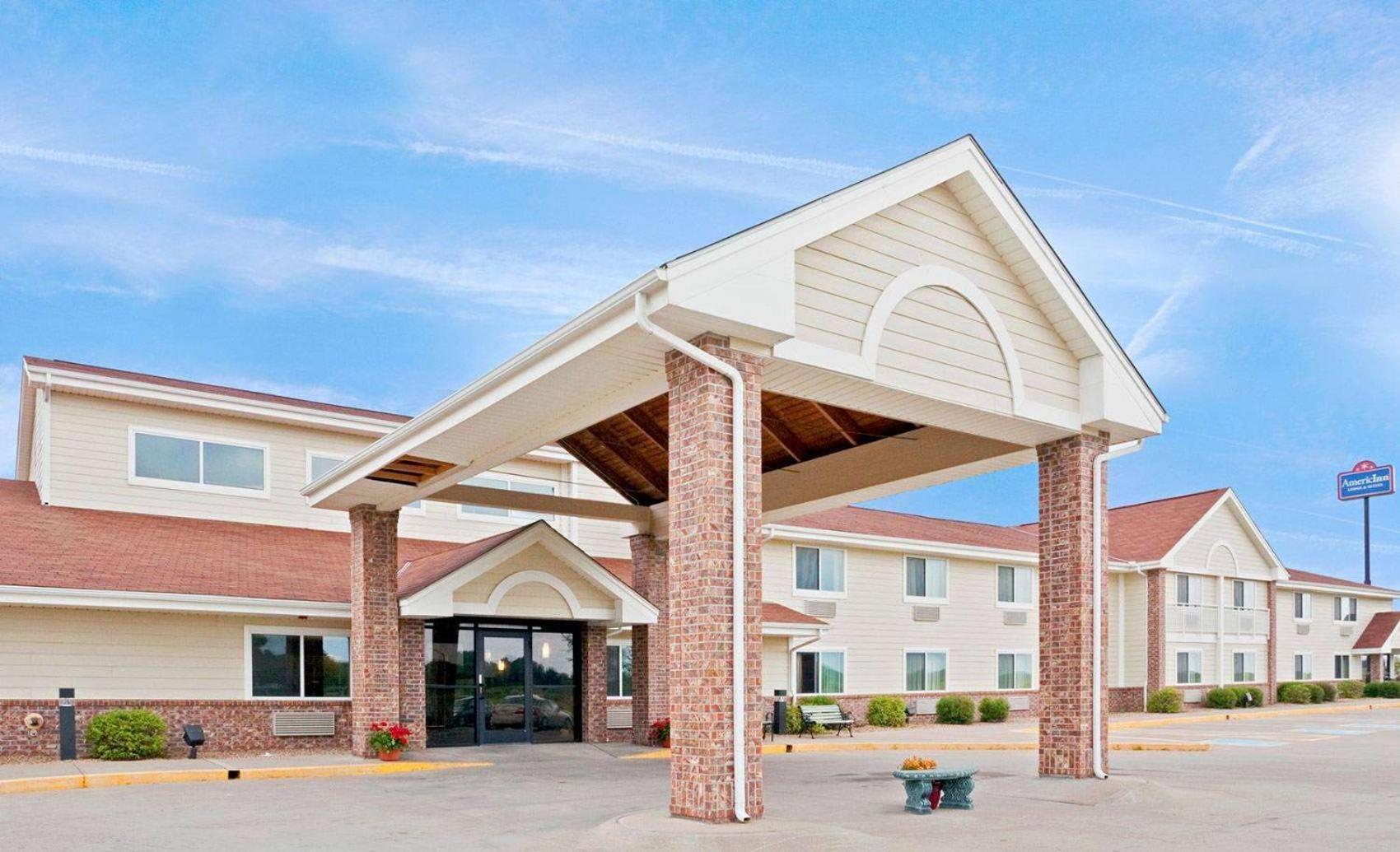 AmericInn by Wyndham Madison SD photo 1
