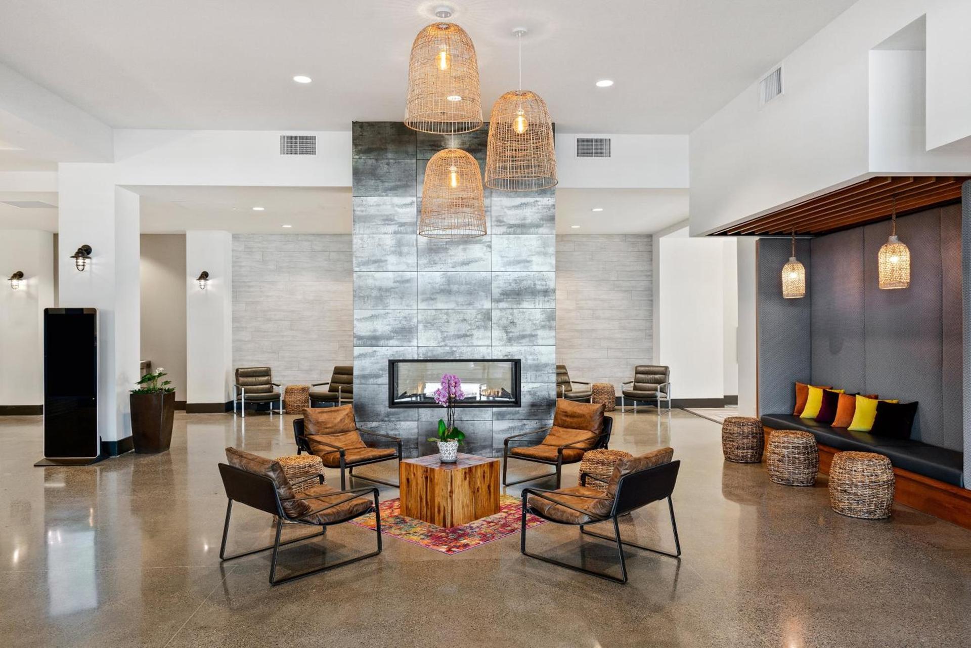 Hotel Indigo Seattle Everett Waterfront Place by IHG photo 22