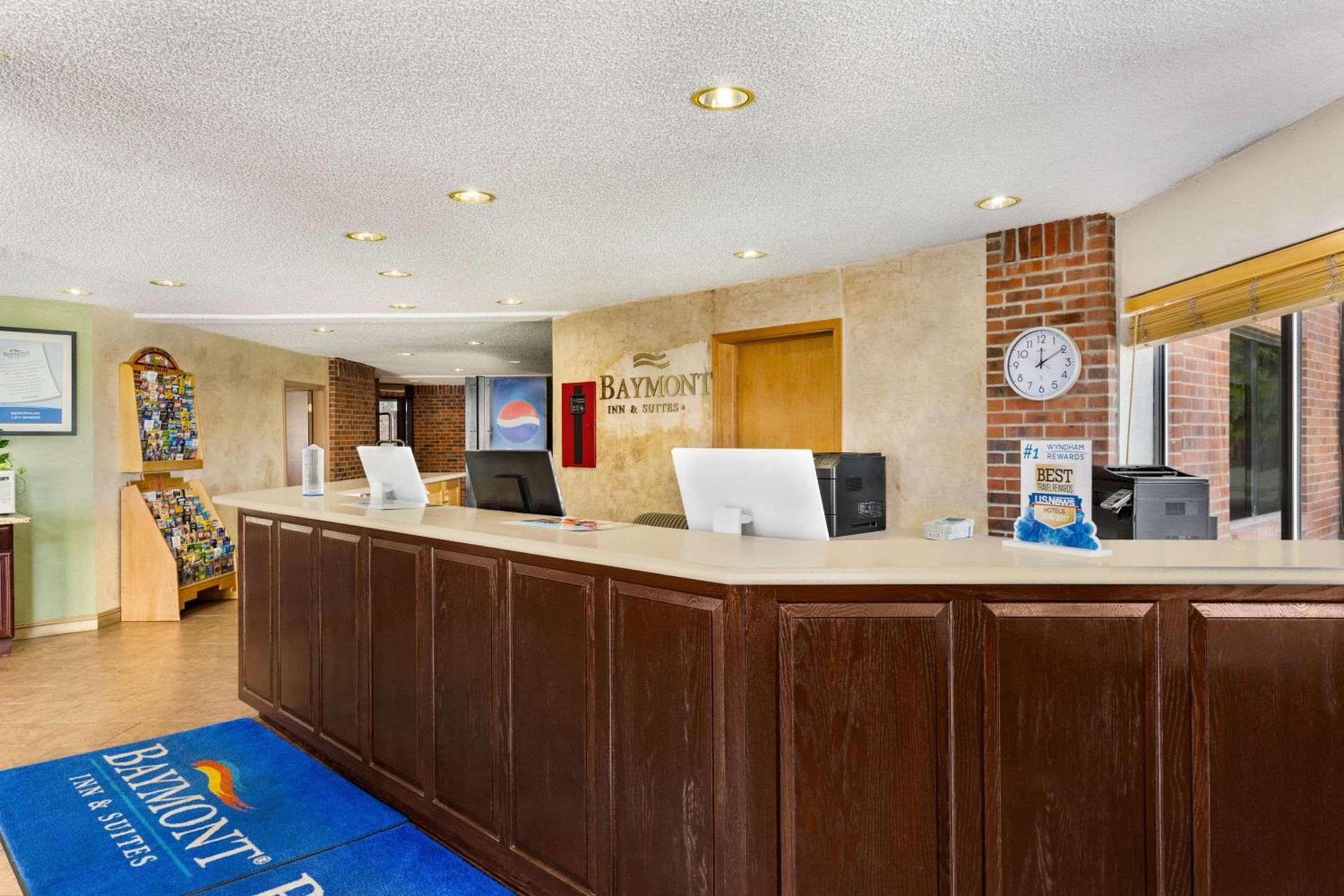 Baymont by Wyndham Cortez photo 4