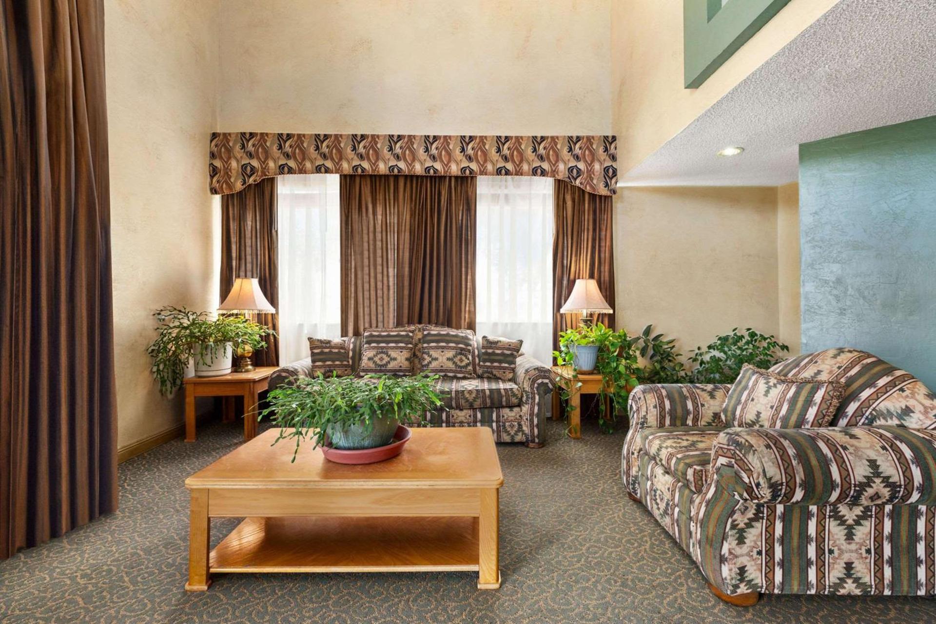 Baymont by Wyndham Cortez photo 5