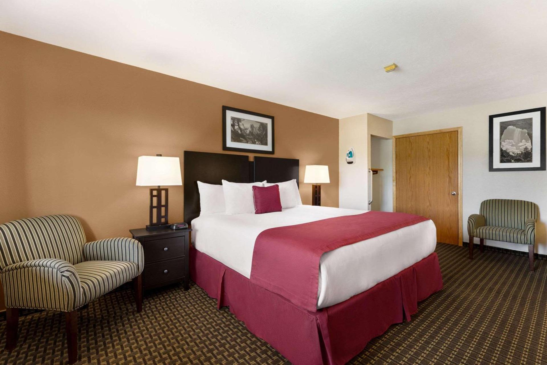 Baymont by Wyndham Cortez photo 12