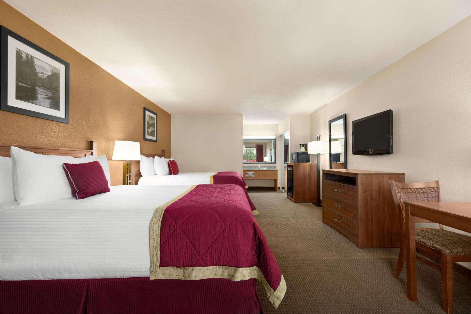 Baymont by Wyndham Cortez photo 17