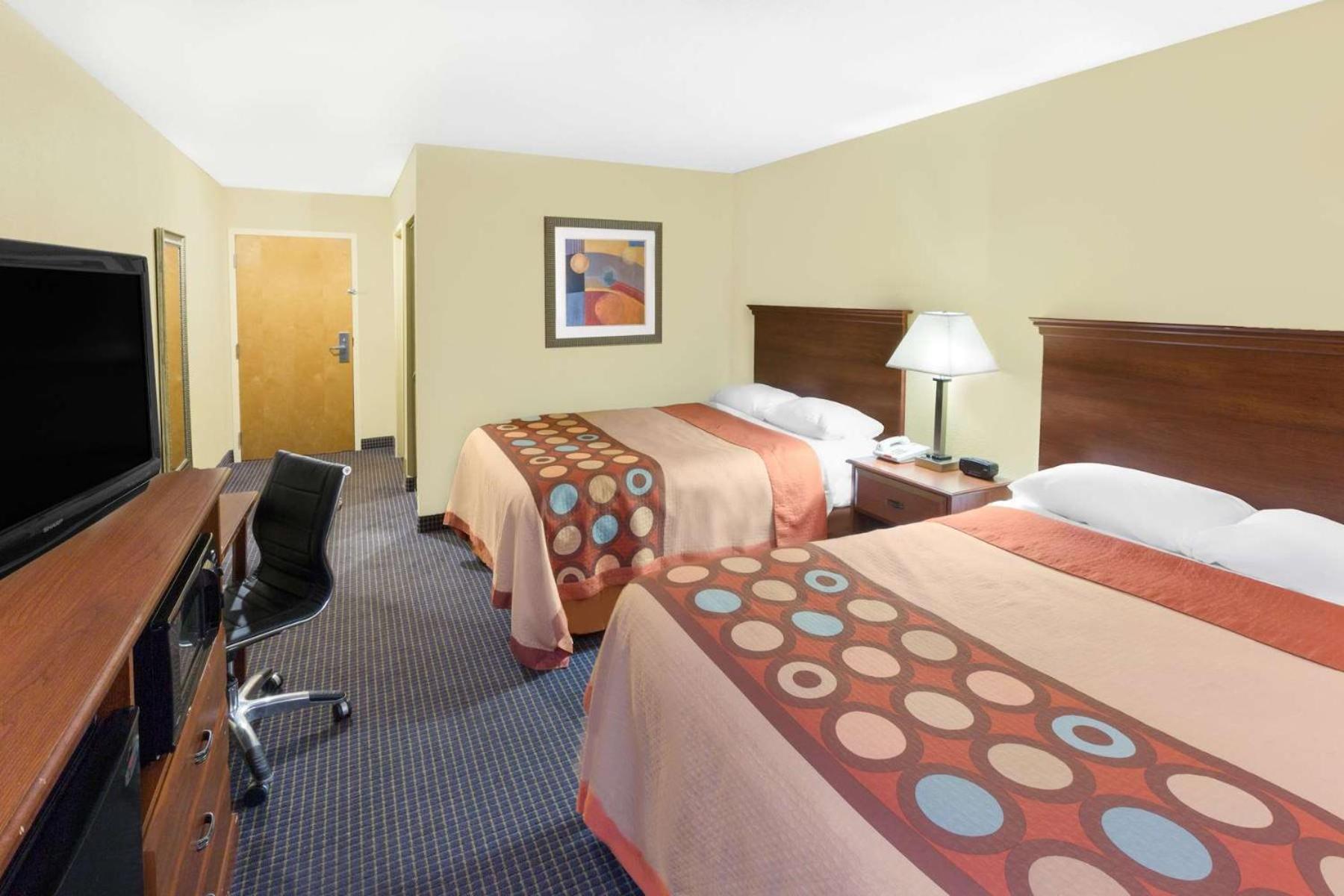 Super 8 by Wyndham Hattiesburg South photo 2