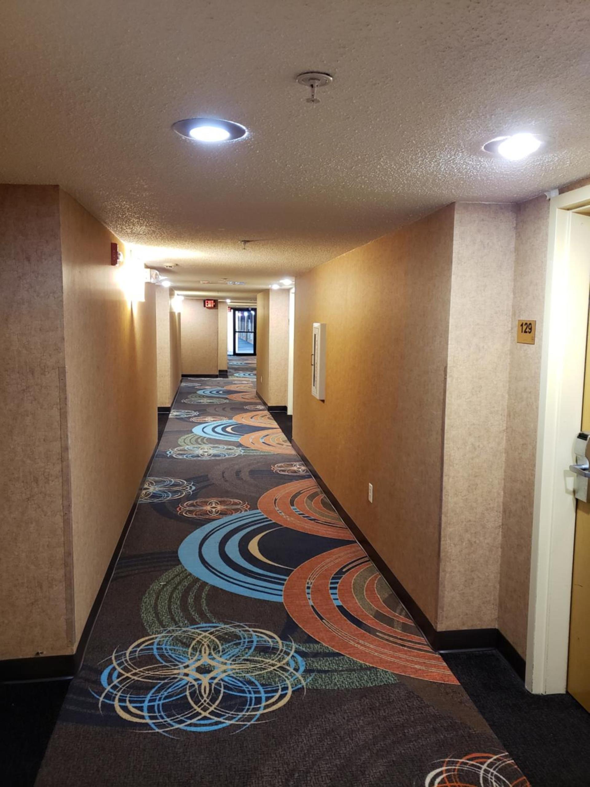 Super 8 by Wyndham Hattiesburg South photo 24