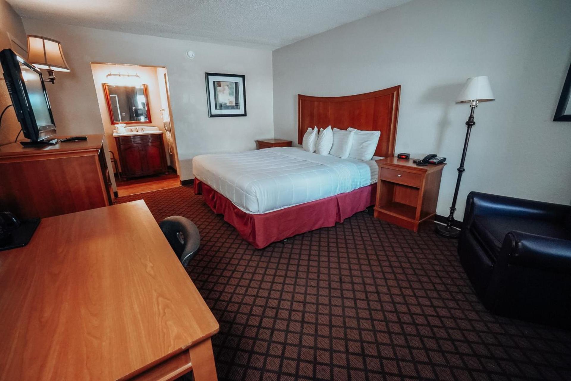 Lamplighter Inn and Suites - North photo 47