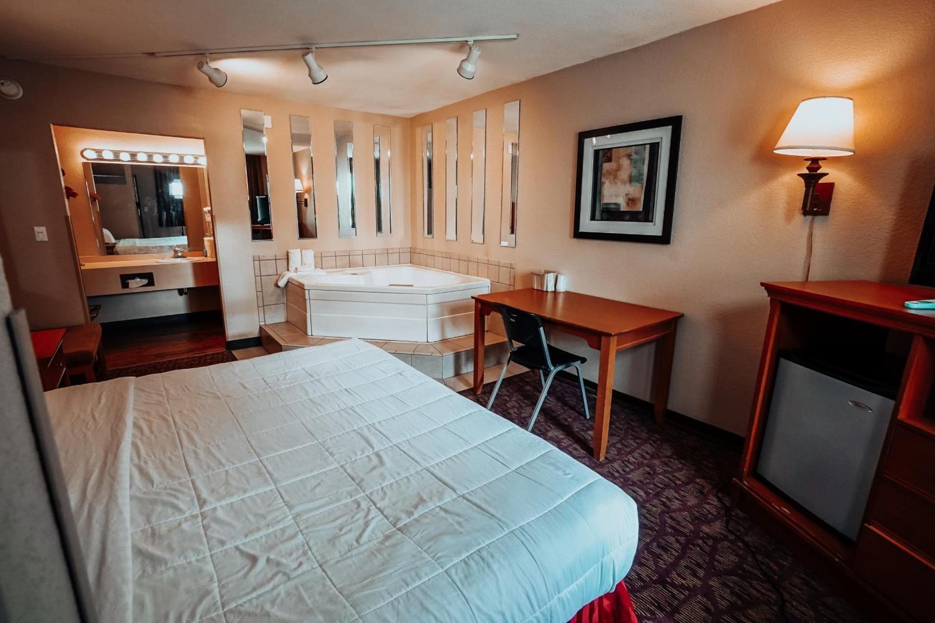 Lamplighter Inn and Suites - North photo 41