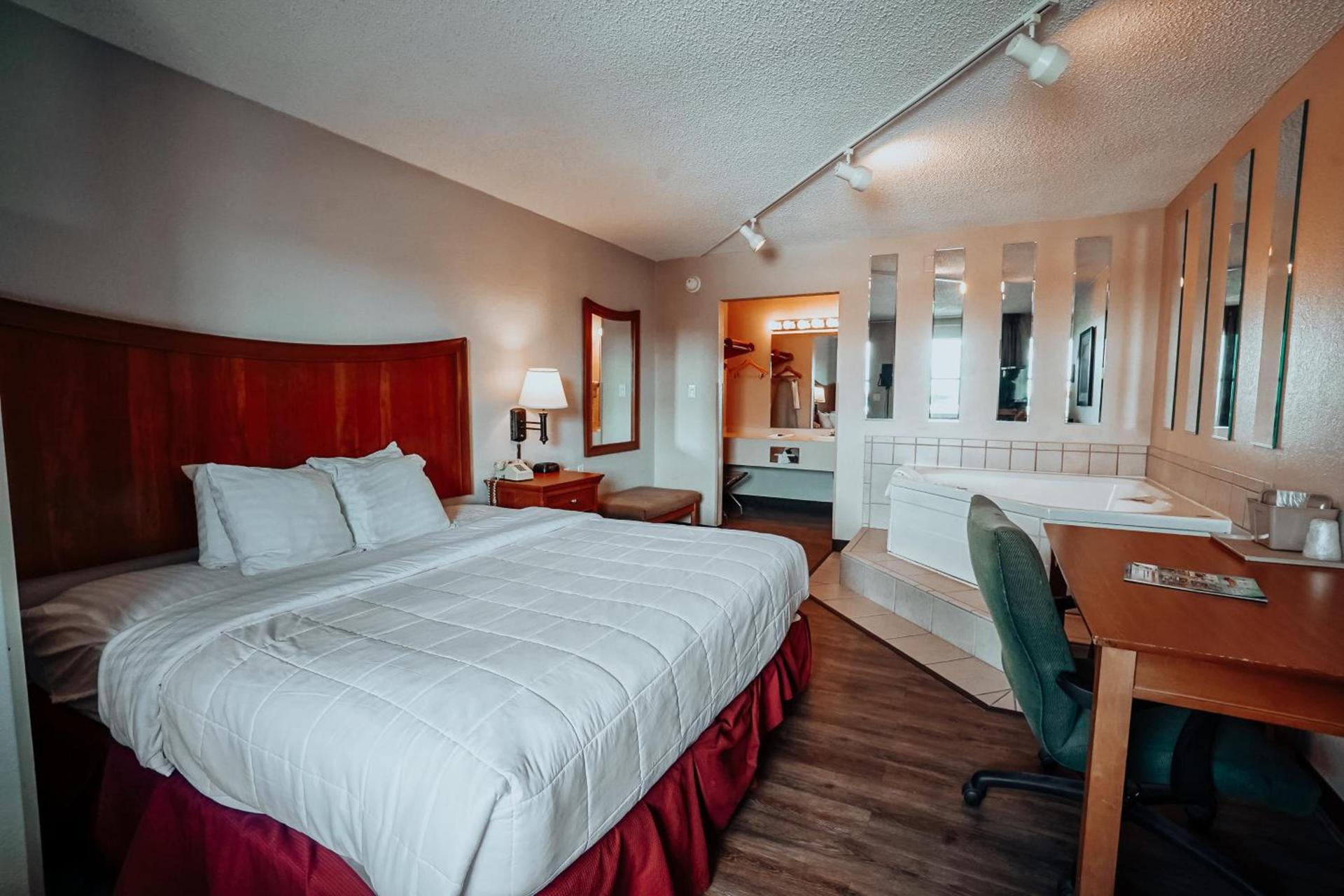 Lamplighter Inn and Suites - North photo 4