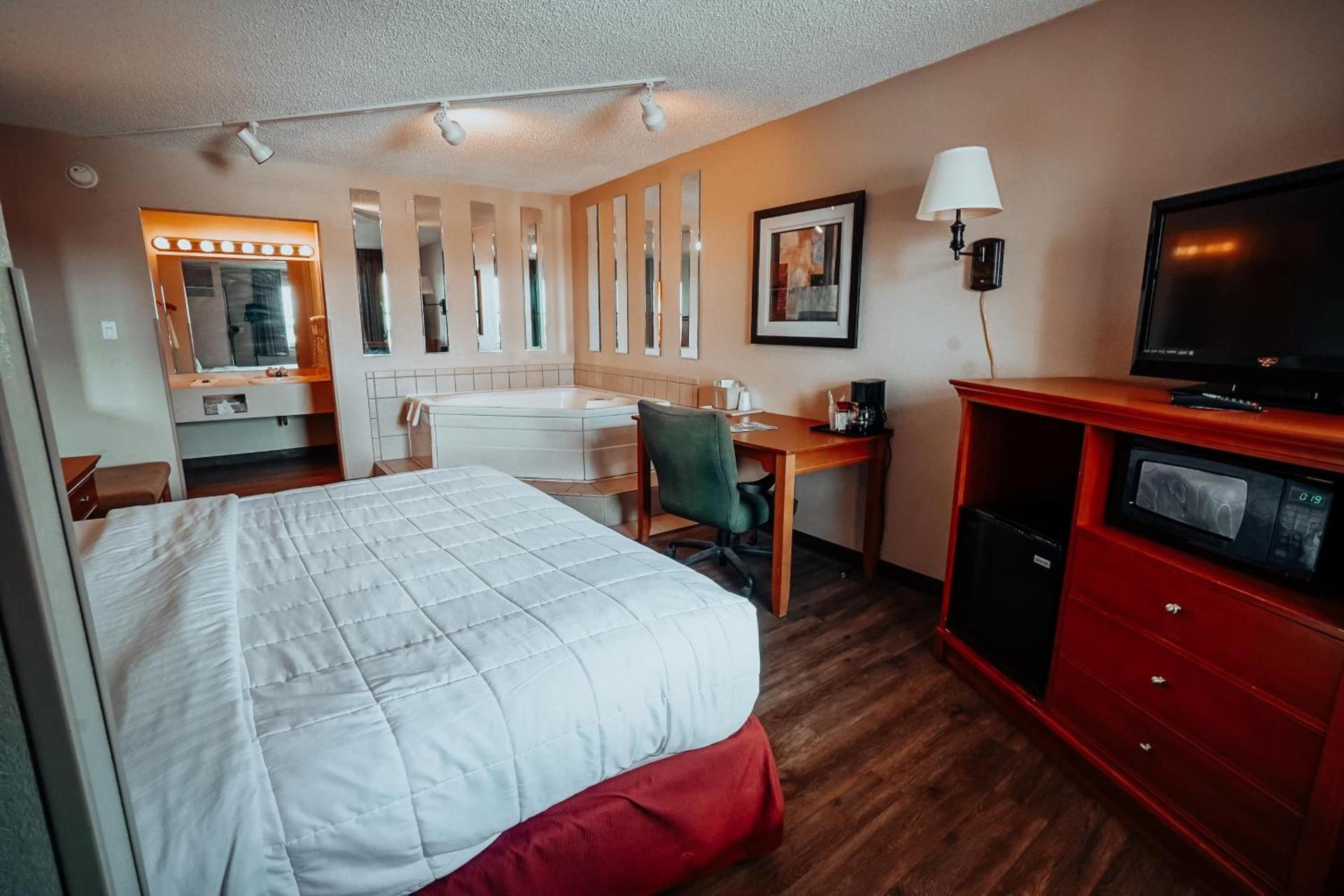 Lamplighter Inn and Suites - North photo 39