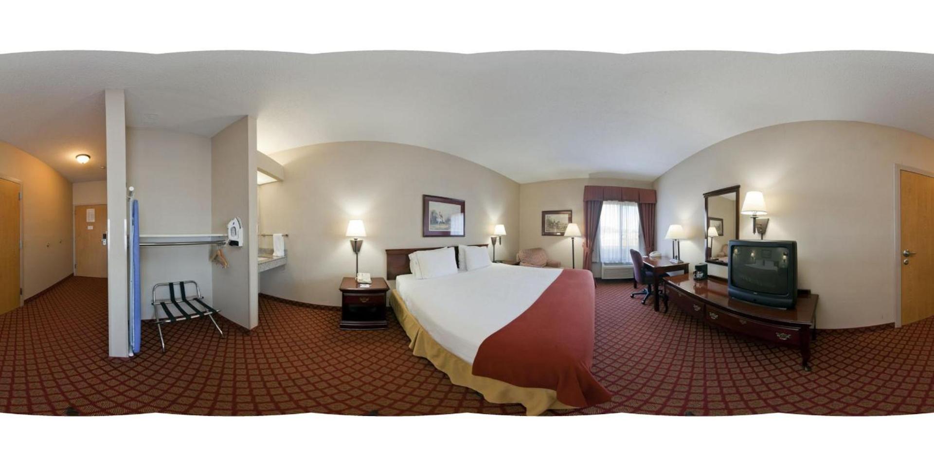 Holiday Inn Express Metropolis by IHG photo 54