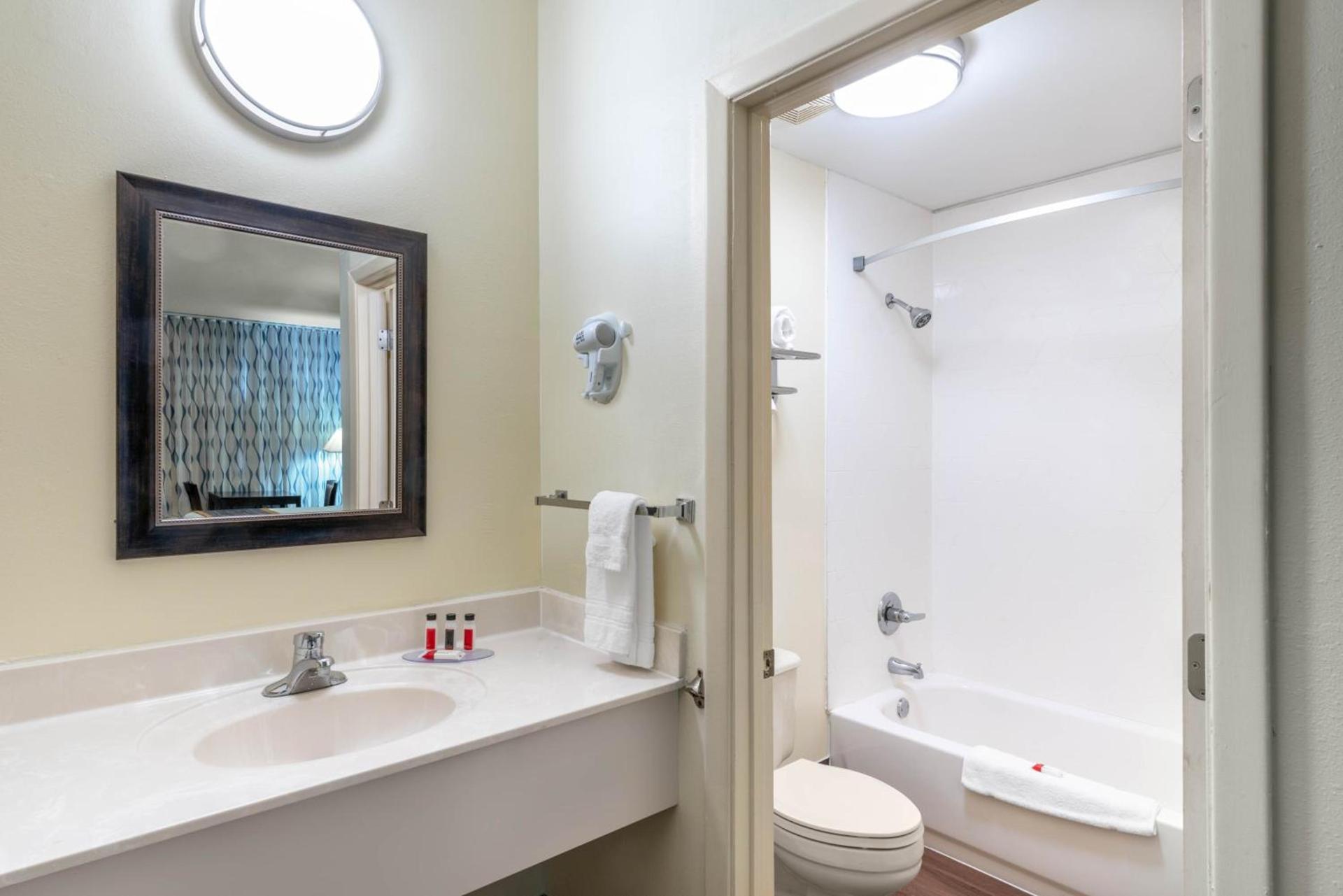 Days Inn by Wyndham Grants photo 17