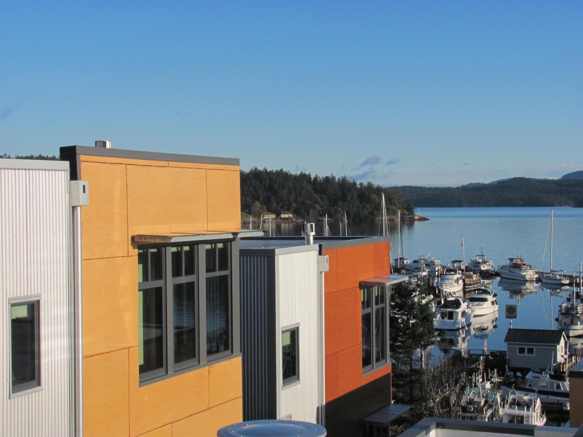 Island Inn at 123 West photo 5