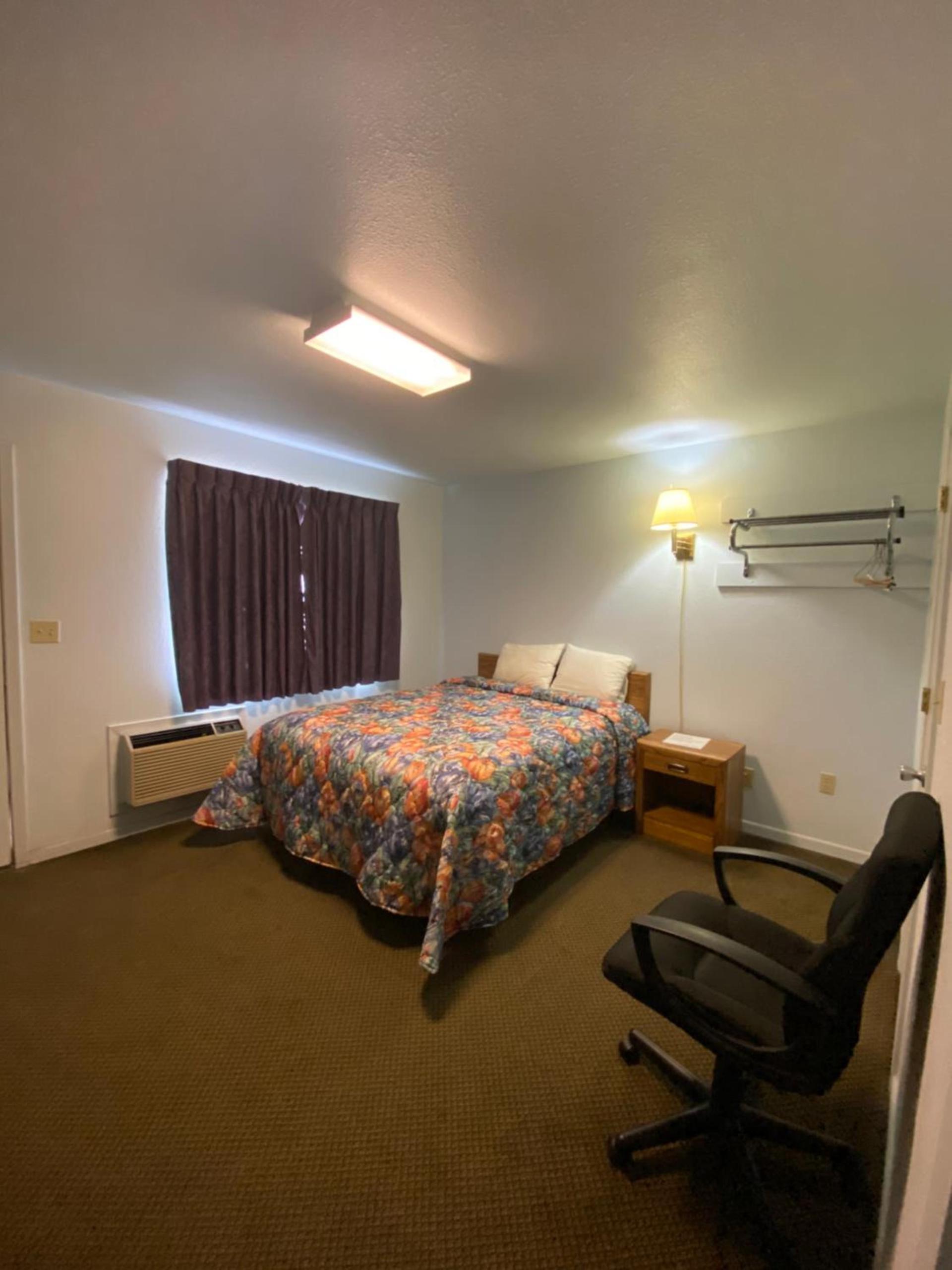 Regency Inn Comanche photo 20