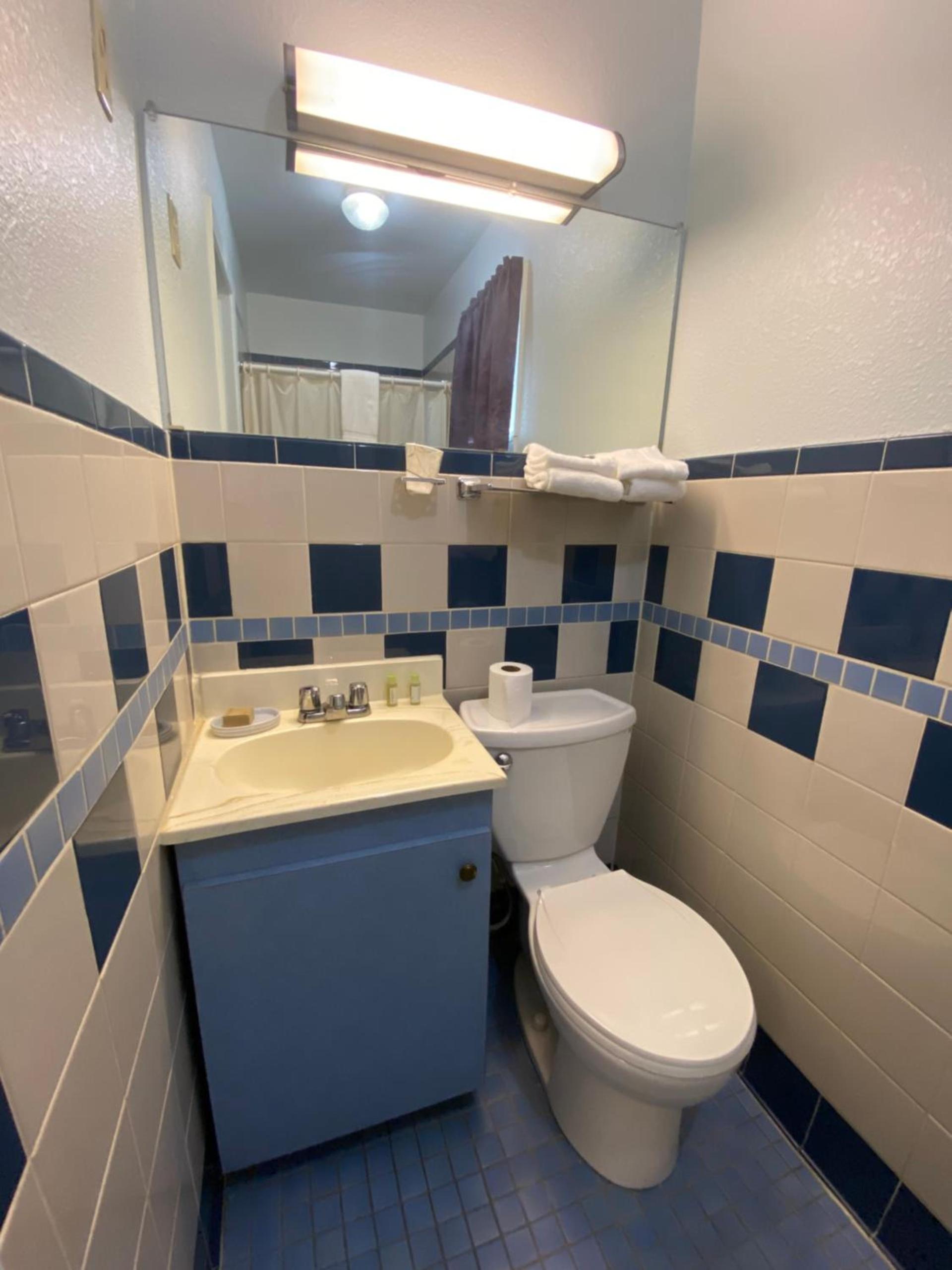 Regency Inn Comanche photo 21