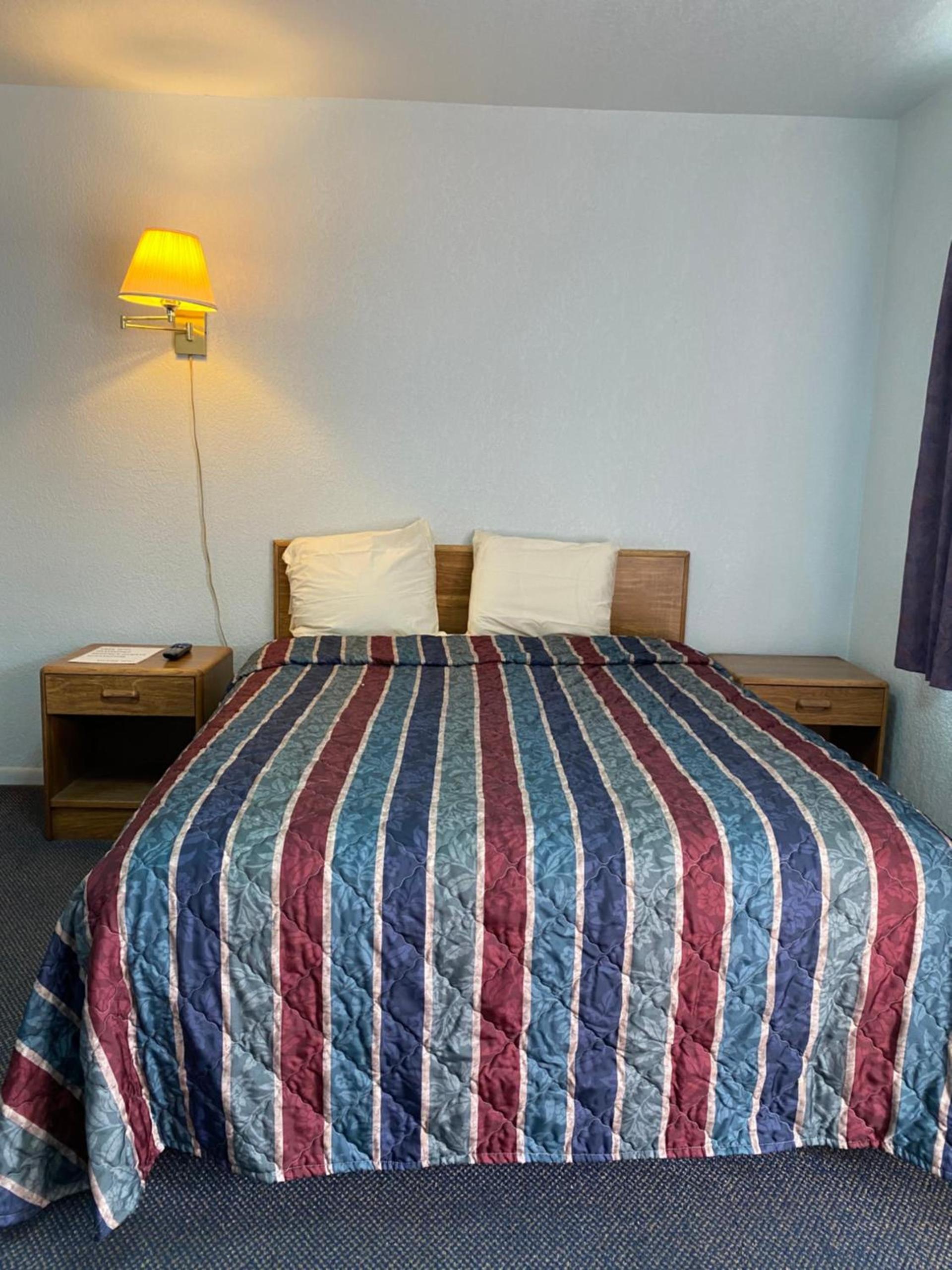 Regency Inn Comanche photo 32