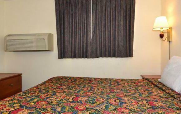 Days Inn by Wyndham Ontario Airport photo 22