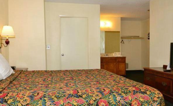 Days Inn by Wyndham Ontario Airport photo 25