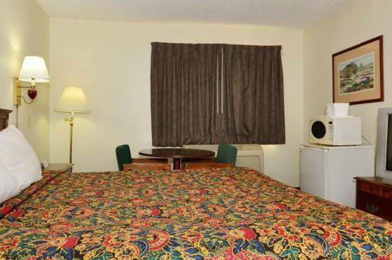 Days Inn by Wyndham Ontario Airport photo 26