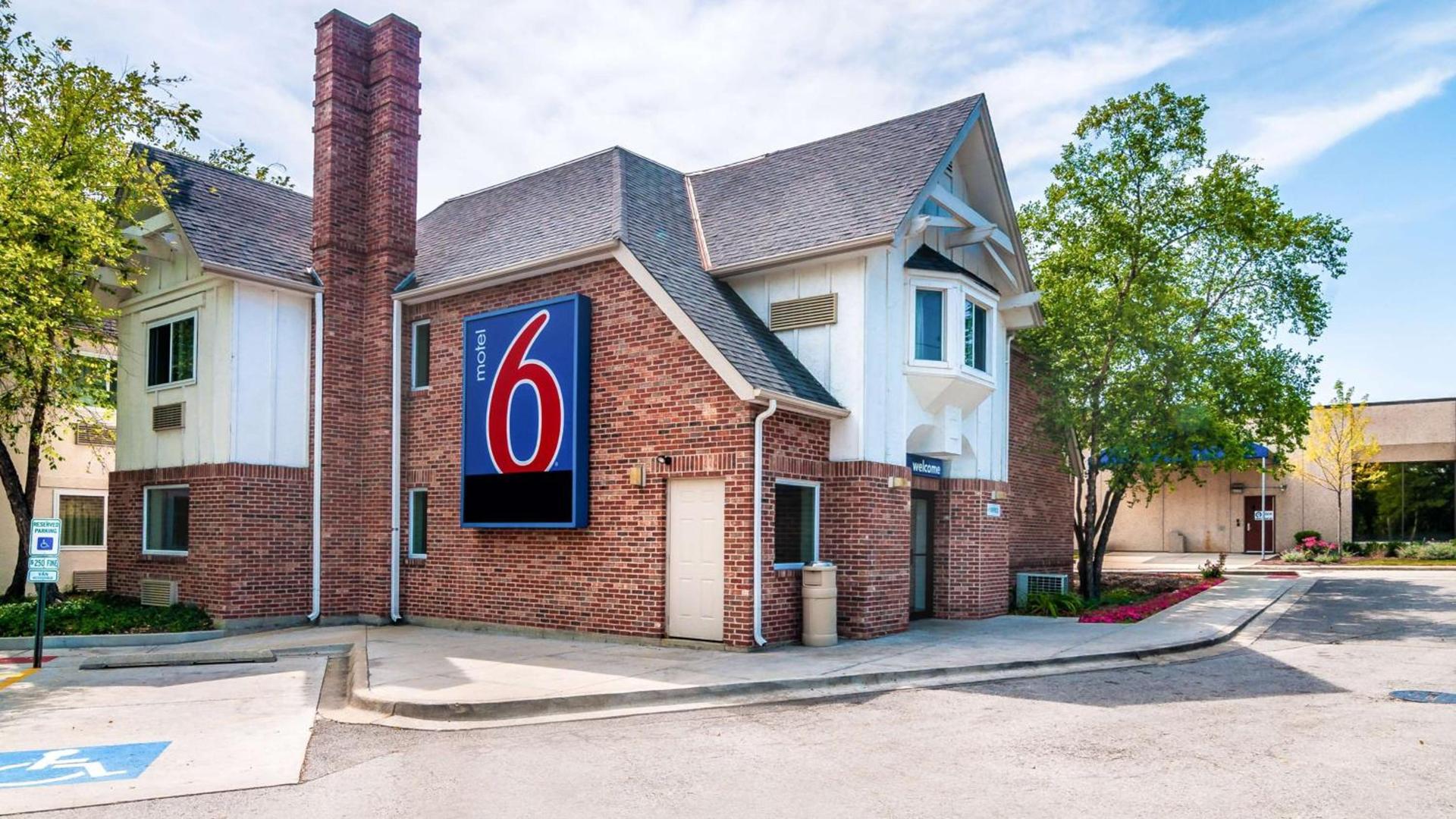 Motel 6-Arlington Heights, IL - Chicago North Central photo 2