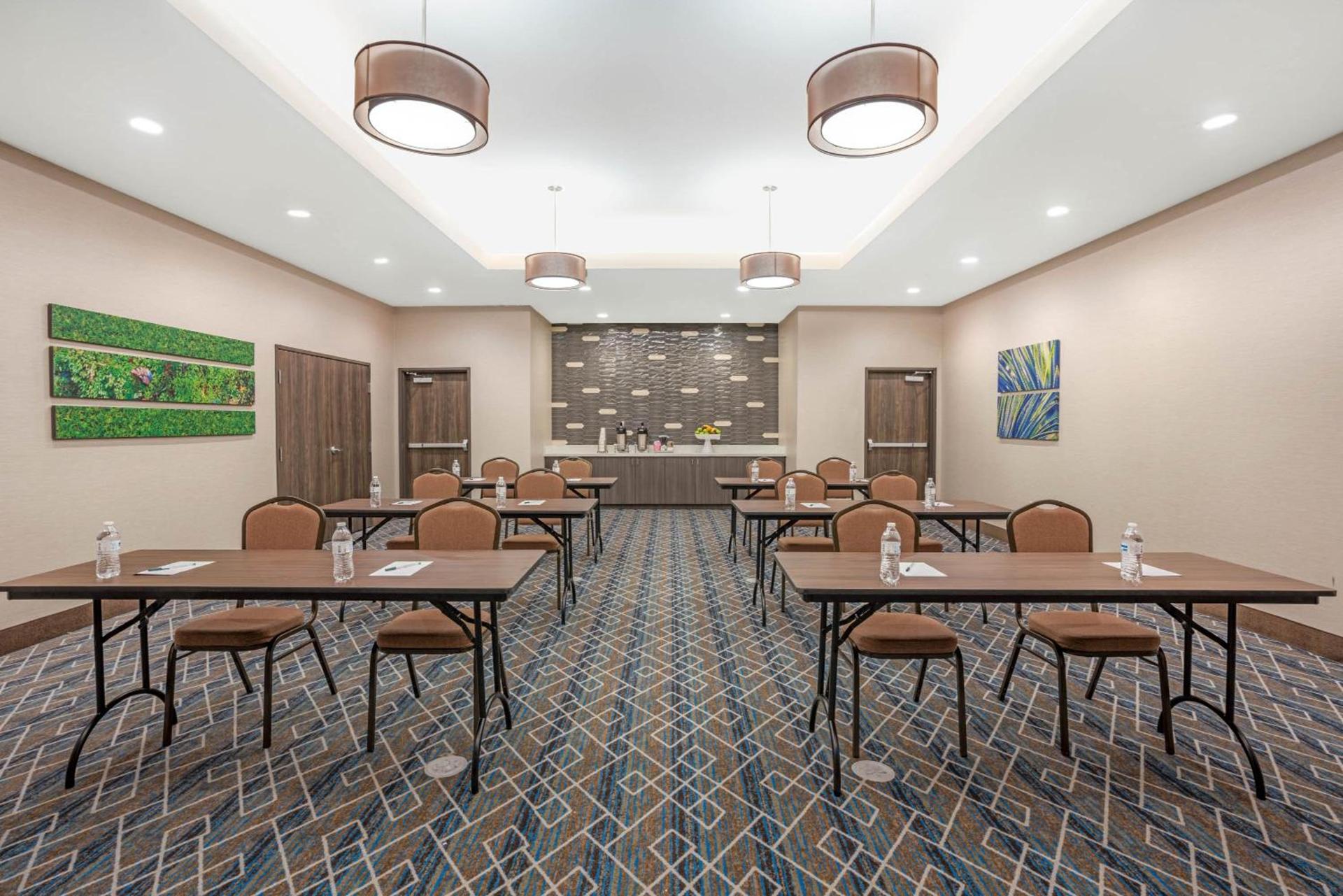La Quinta Inn and Suites by Wyndham Houston Spring South photo 29