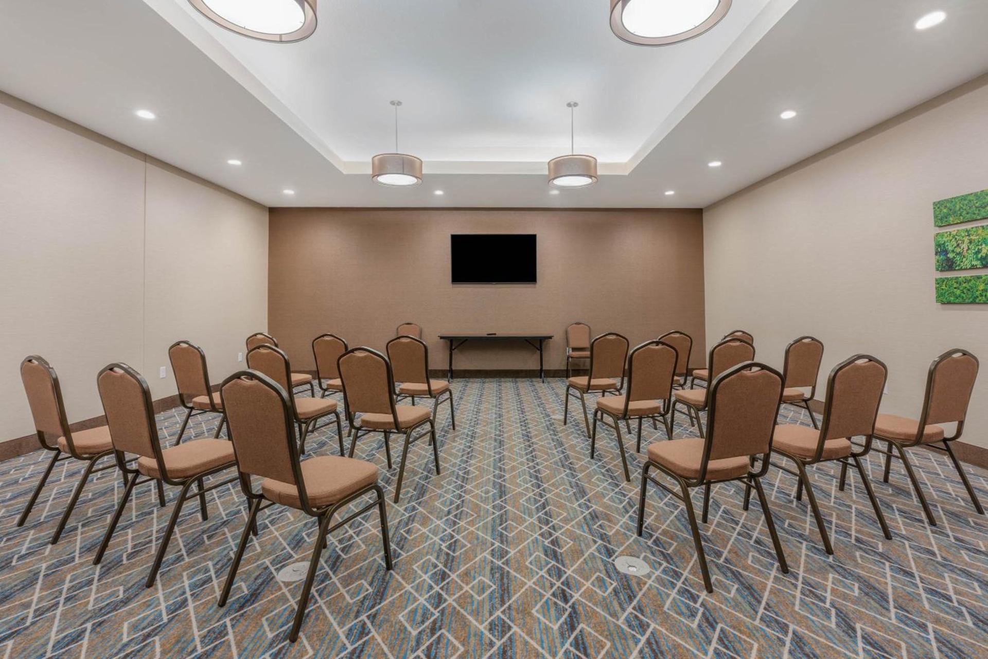 La Quinta Inn and Suites by Wyndham Houston Spring South photo 30