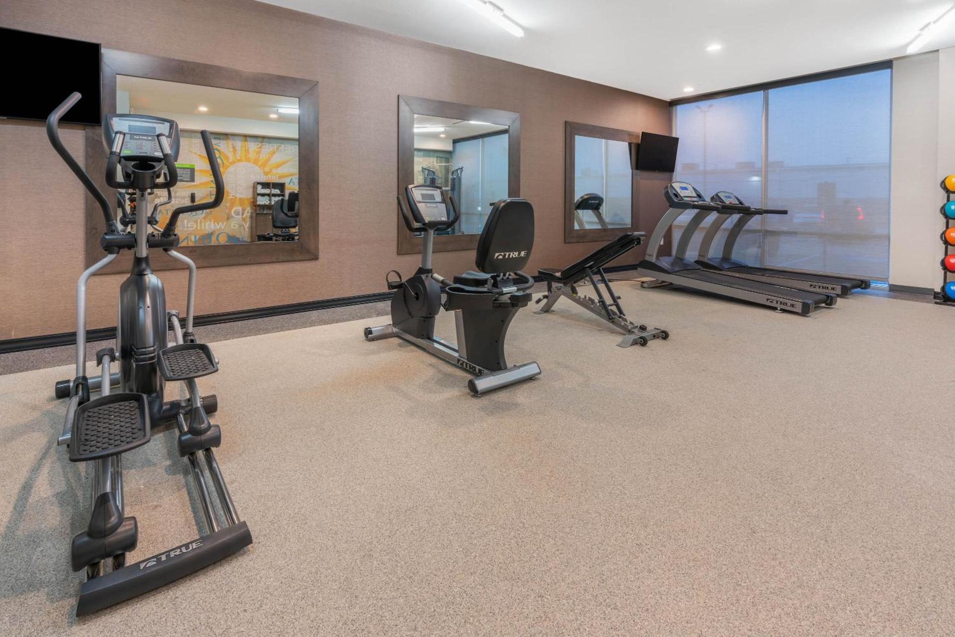 La Quinta Inn and Suites by Wyndham Houston Spring South photo 26