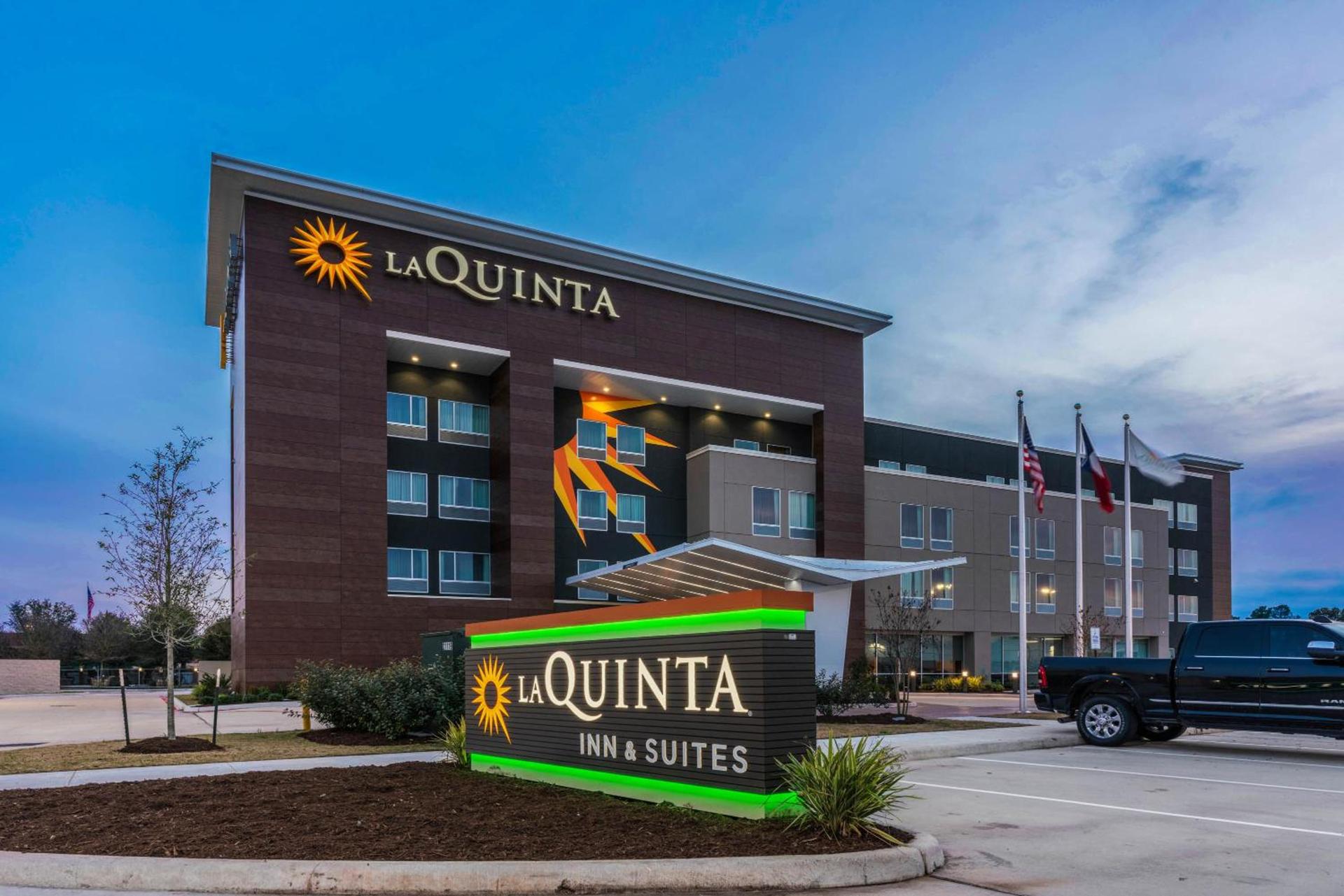 La Quinta Inn and Suites by Wyndham Houston Spring South — hotel in Spring