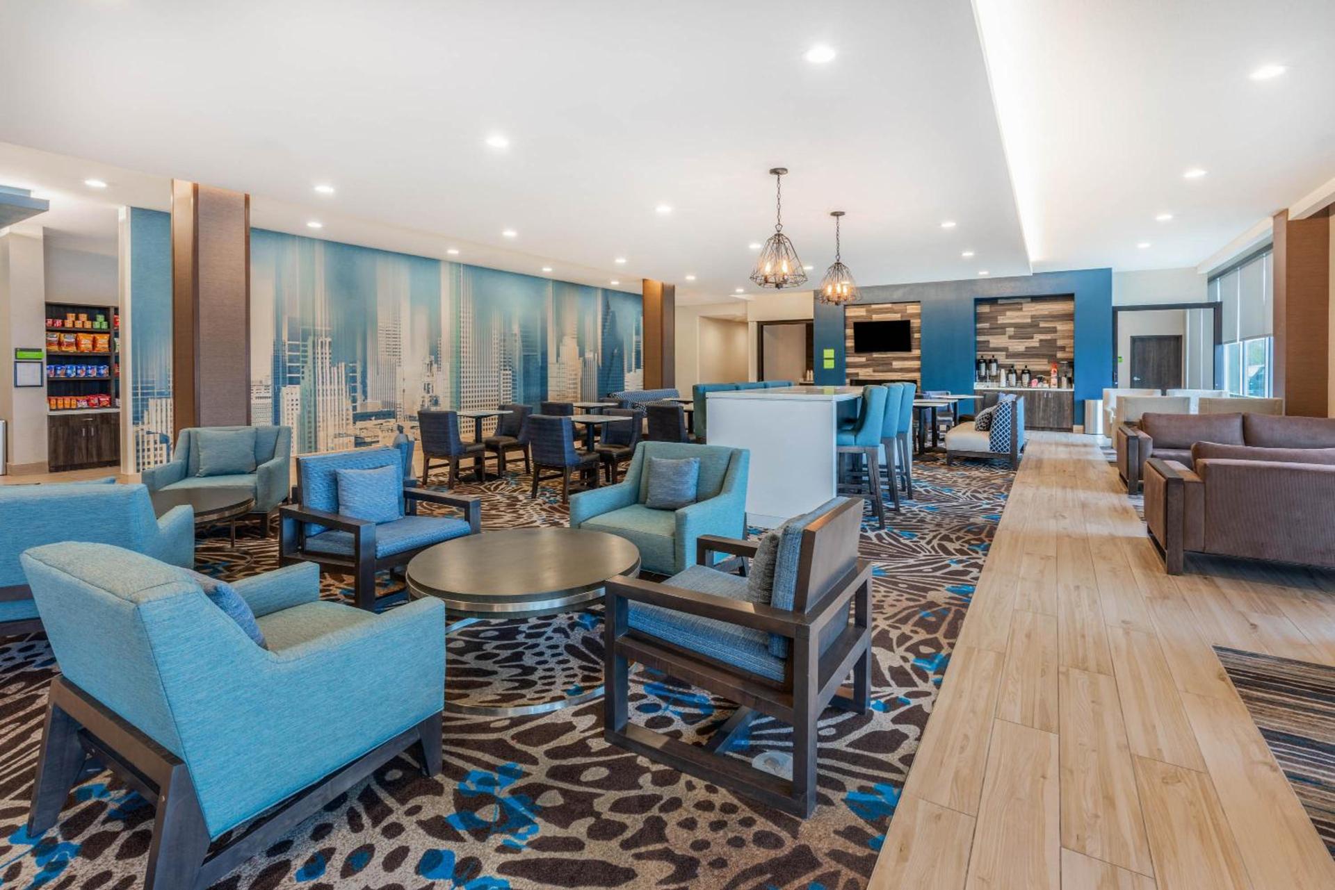 La Quinta Inn and Suites by Wyndham Houston Spring South photo 23