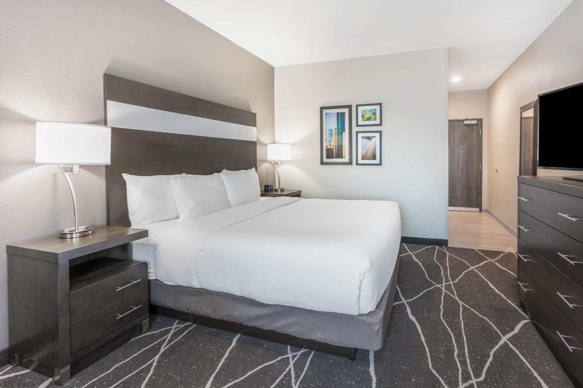 La Quinta Inn and Suites by Wyndham Houston Spring South photo 9