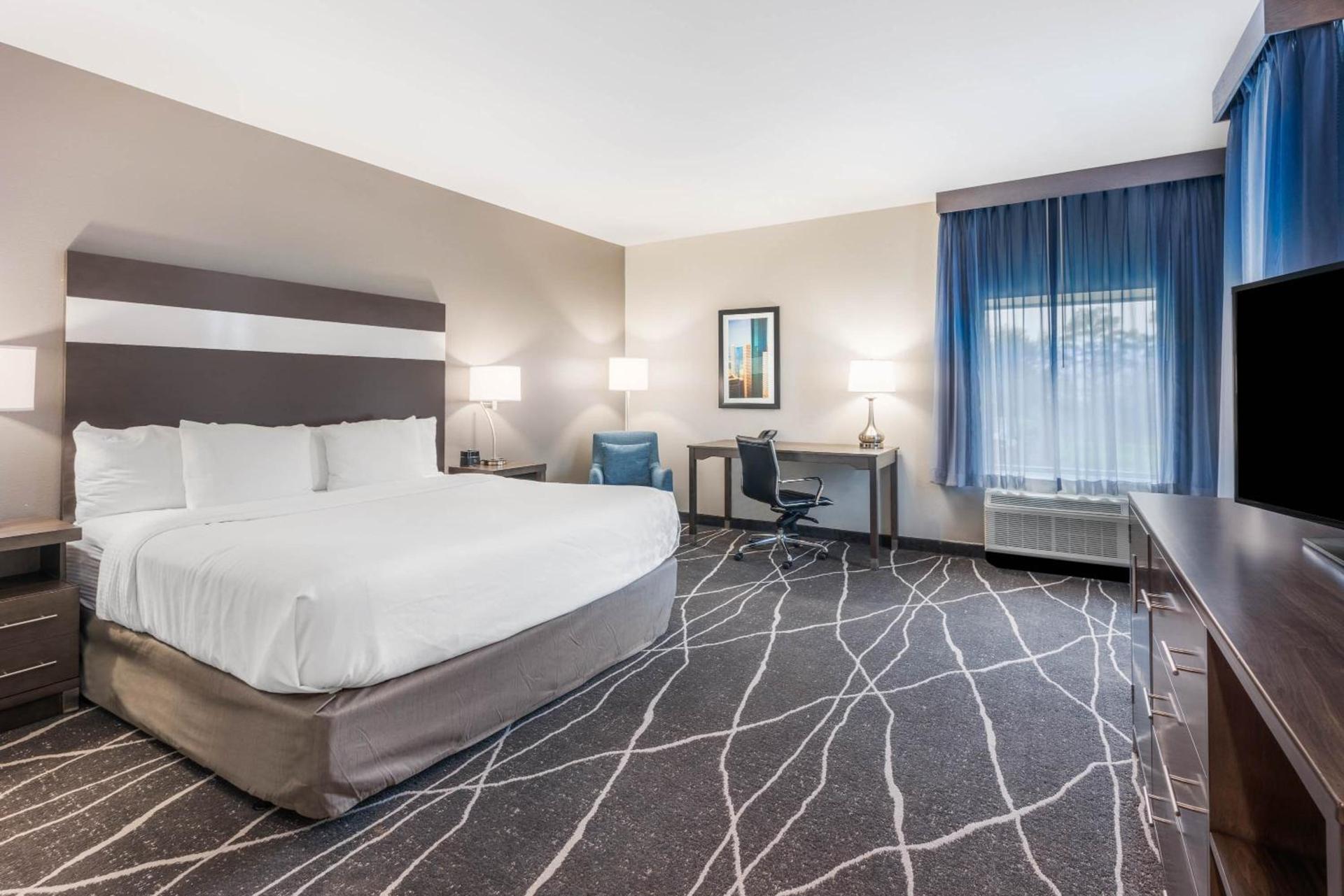 La Quinta Inn and Suites by Wyndham Houston Spring South photo 13