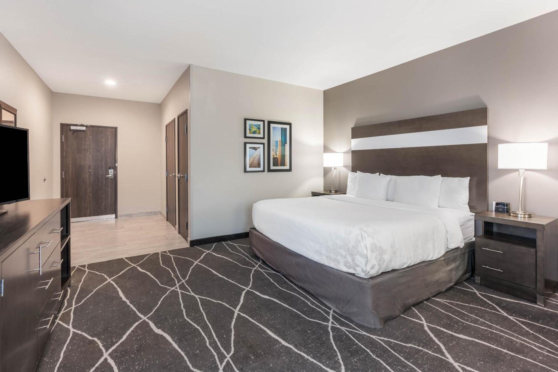 La Quinta Inn and Suites by Wyndham Houston Spring South photo 14