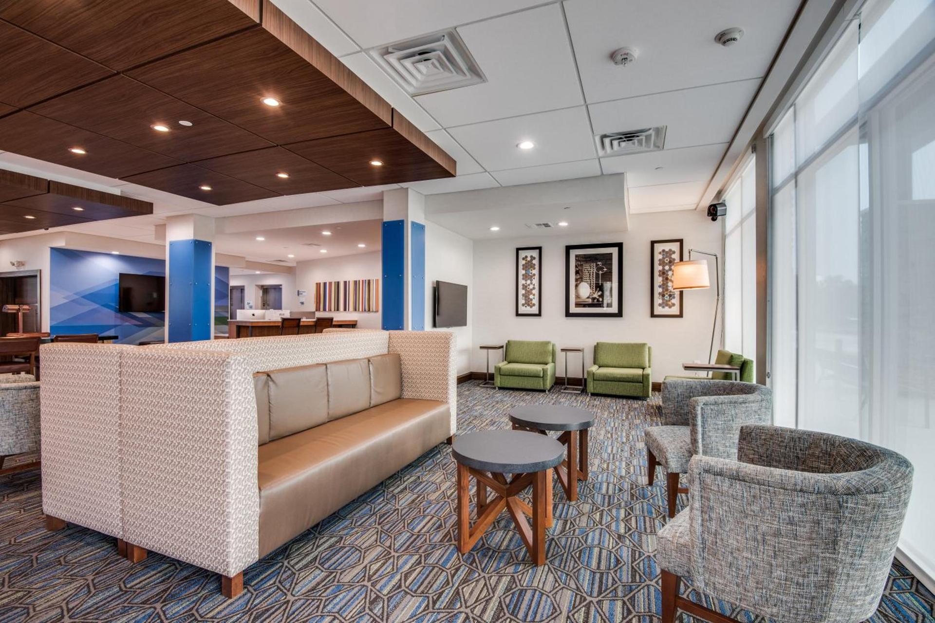 Holiday Inn Express & Suites Dallas North - Addison by IHG photo 22