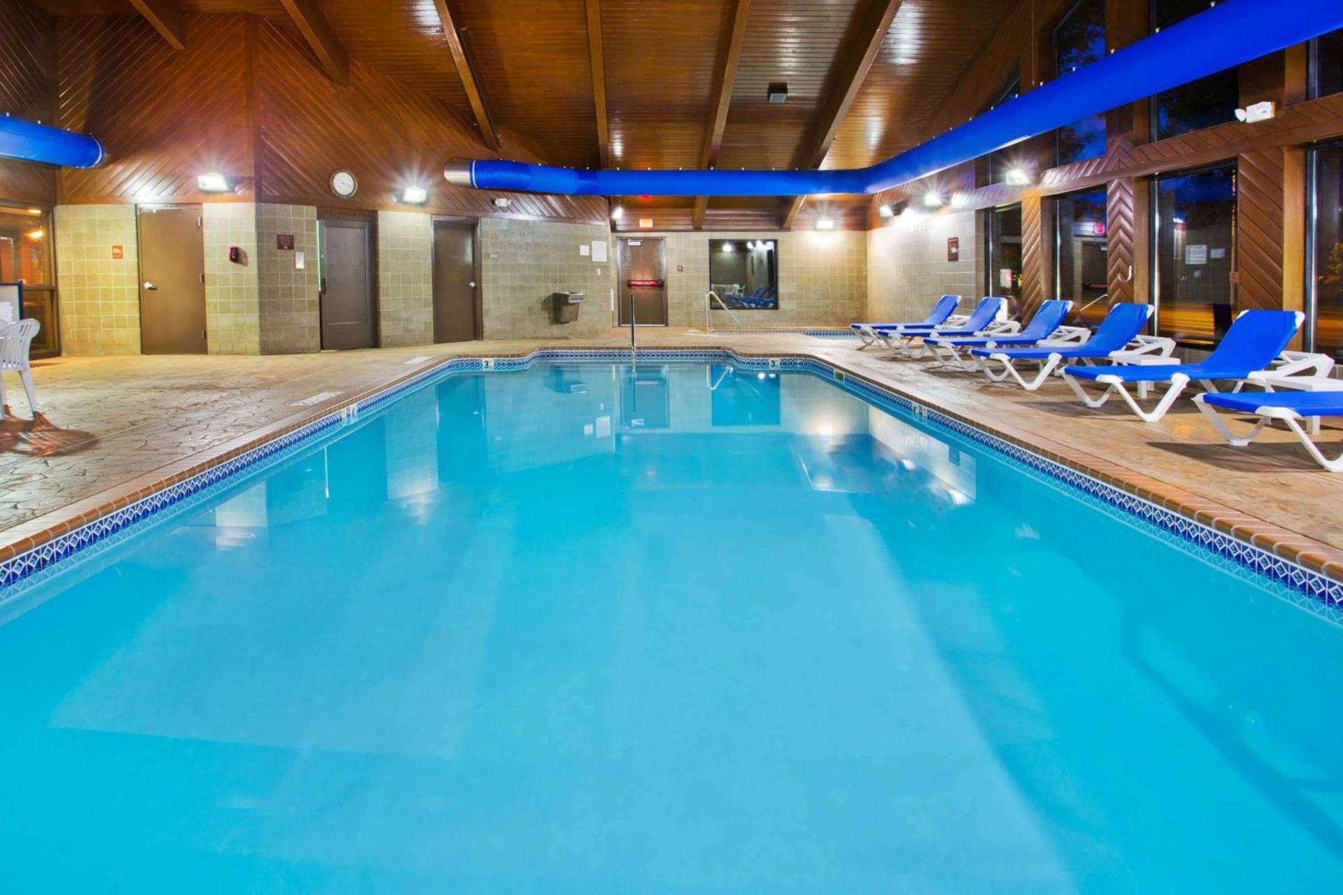 AmericInn by Wyndham Grand Forks photo 6