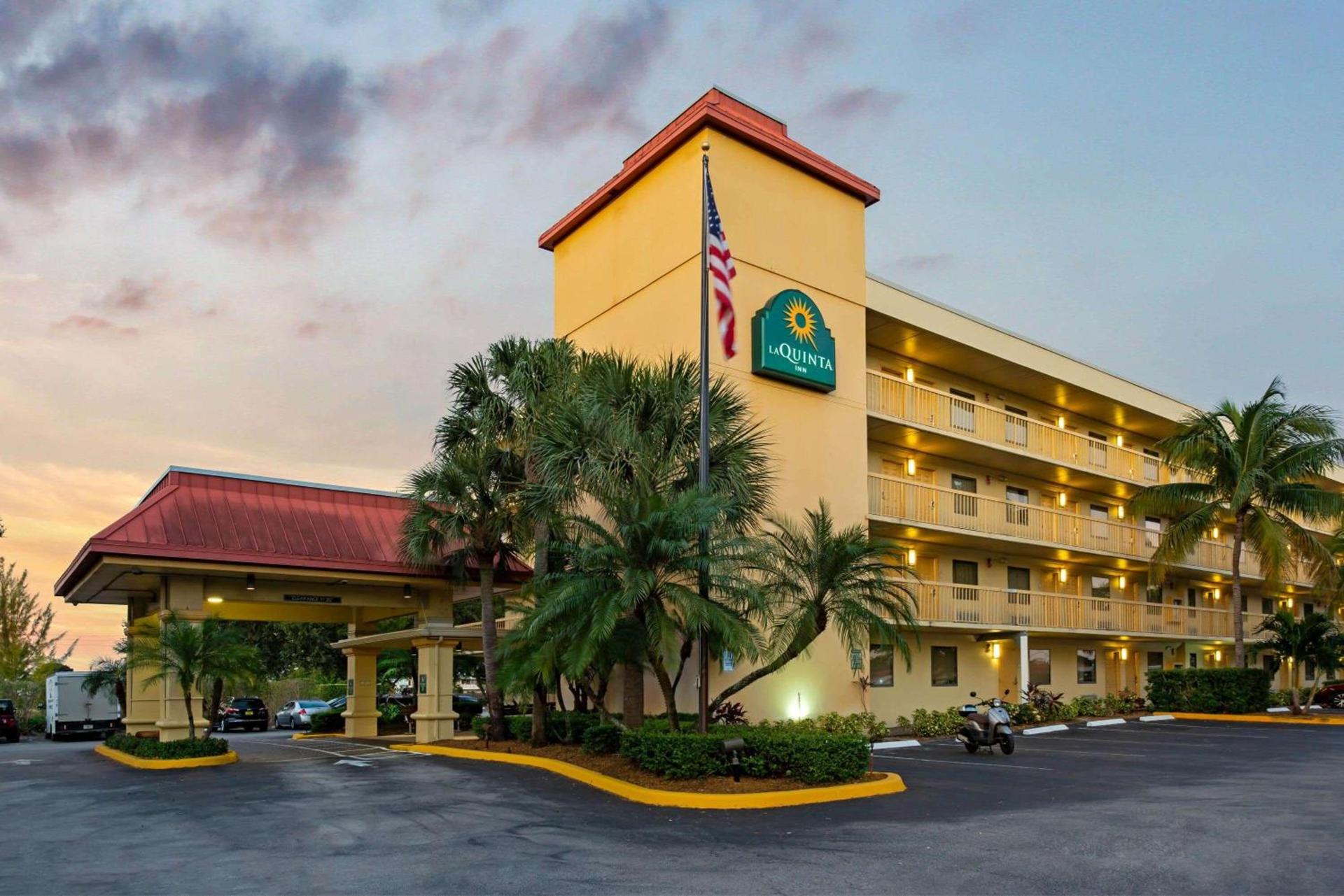 La Quinta Inn by Wyndham West Palm Beach - Florida Turnpike photo 9