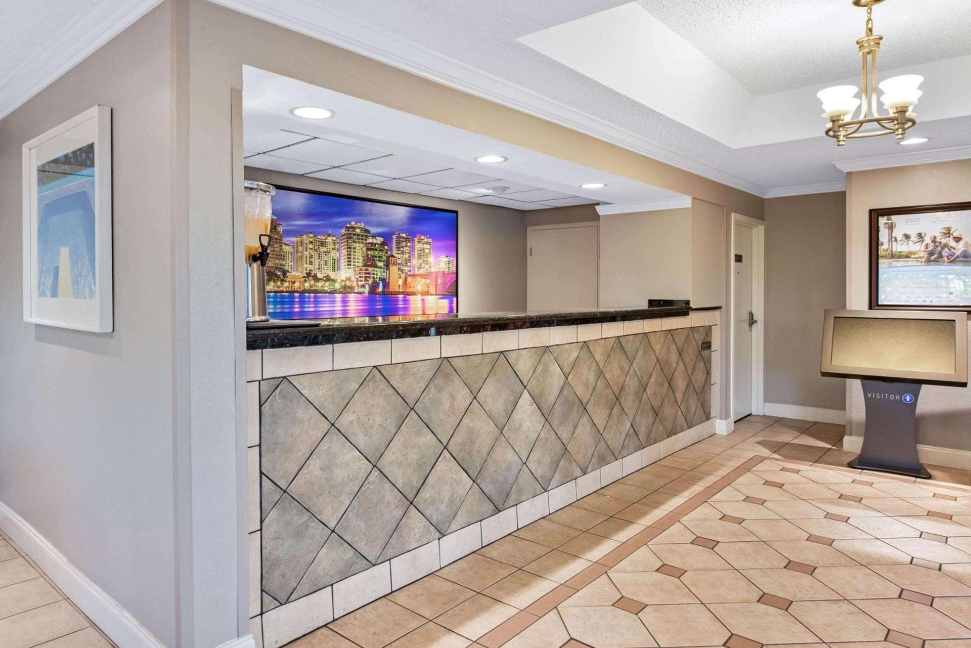 La Quinta Inn by Wyndham West Palm Beach - Florida Turnpike photo 14